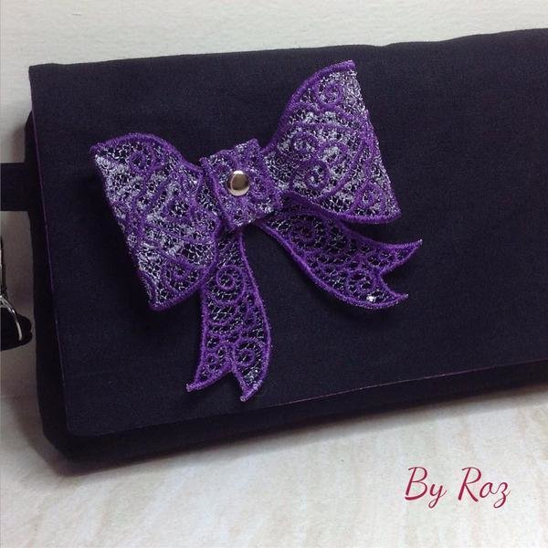 The Kiss Clutch
