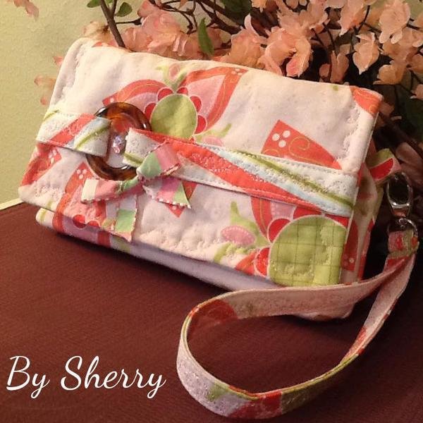 The Kiss Clutch