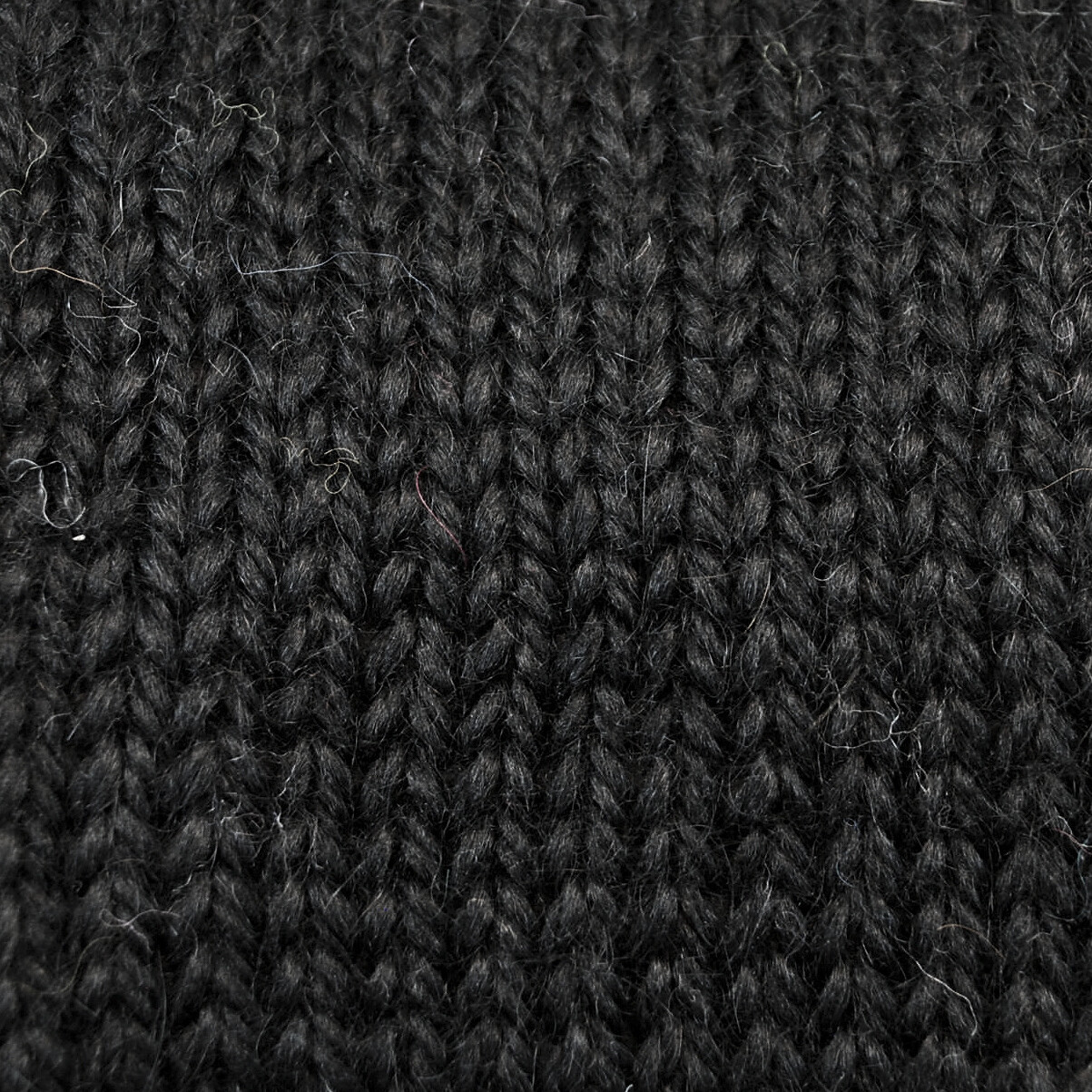 Snuggle Bulky Alpaca Blend Yarn - Black Snuggle Bulky Alpaca Blend Yarn - Black