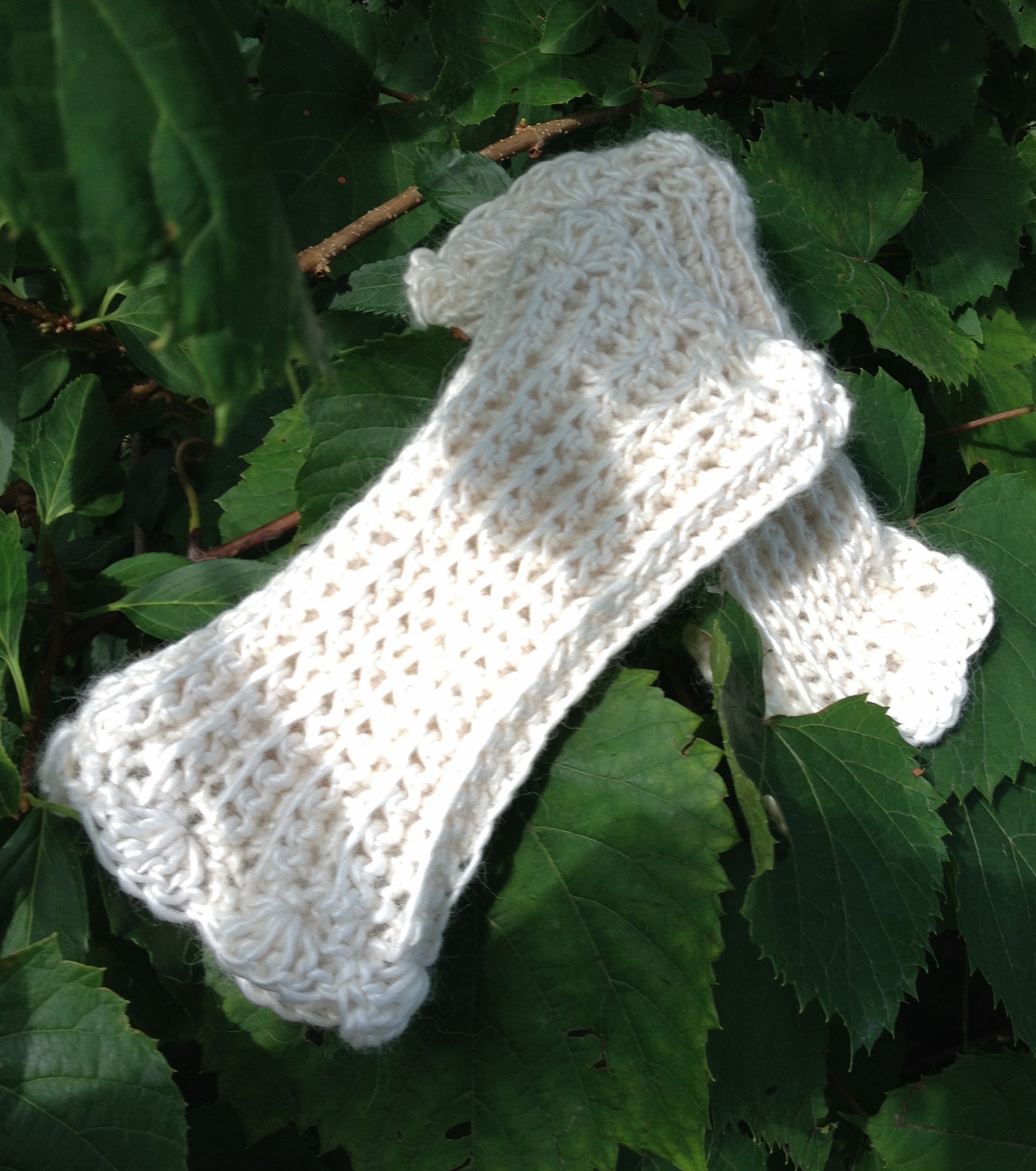 Ribbed Fingerless Gloves with Scalloped Edge