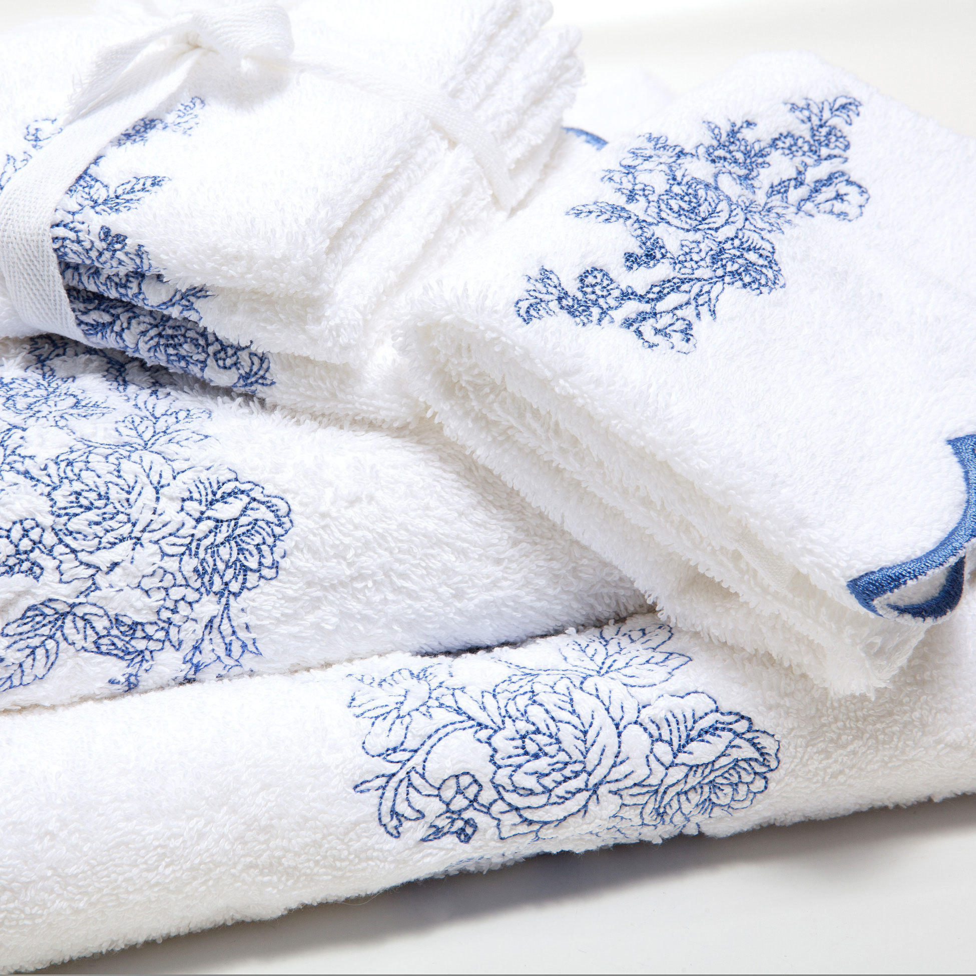 Machine Embroidery Design Blue flowers - 3 sizes RPE-973