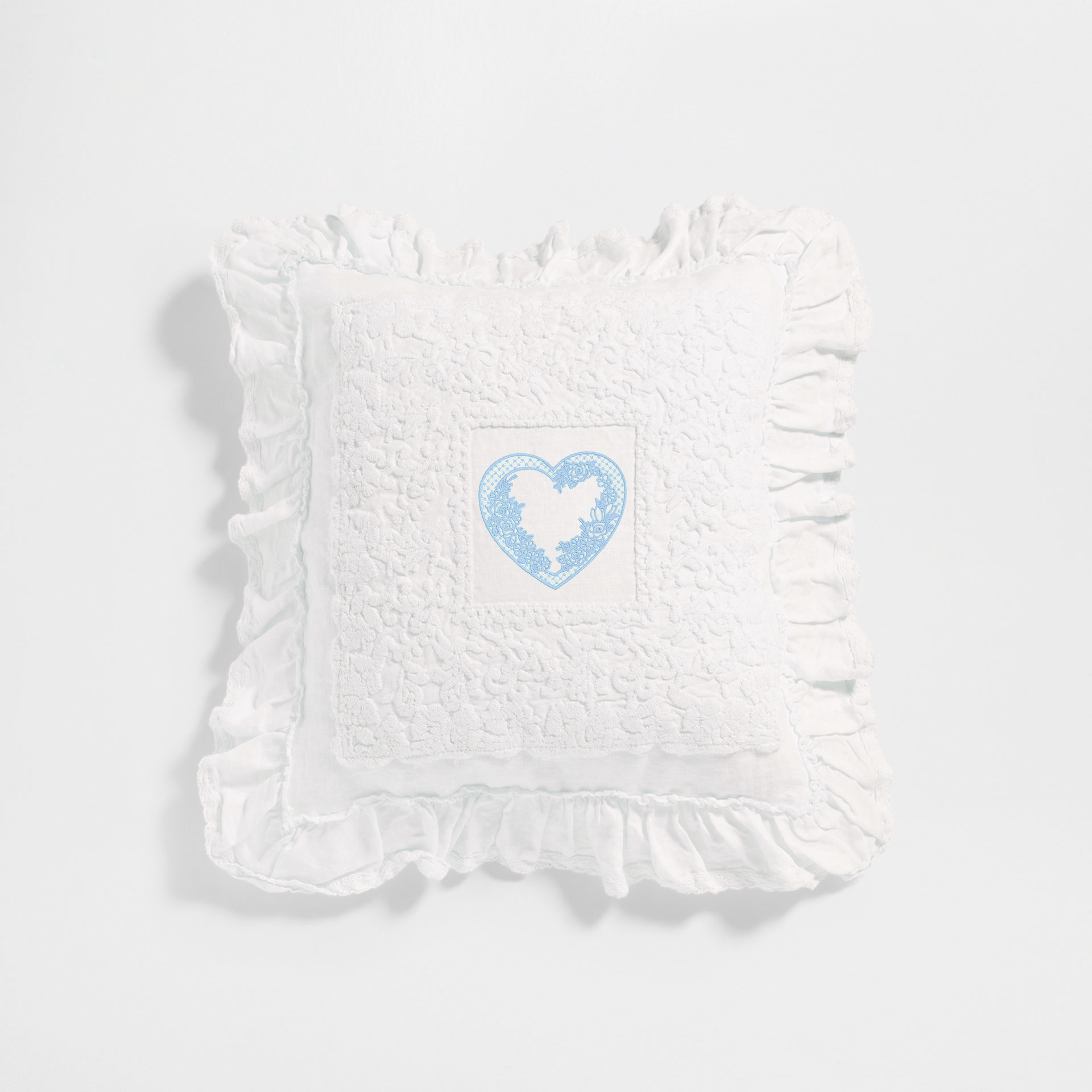 Tracery heart Monogram Frame Embroidery Design - 5 sizes