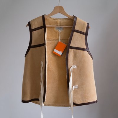W'MENSWEAR DIGGER'S SHEEPSKIN VEST IN NATURAL W'MENSWEAR DIGGER'S SHEEPSKIN VEST IN NATURAL