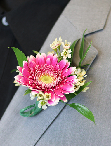 Mini Gerbera Daisy Boutonniere 030A131-6401