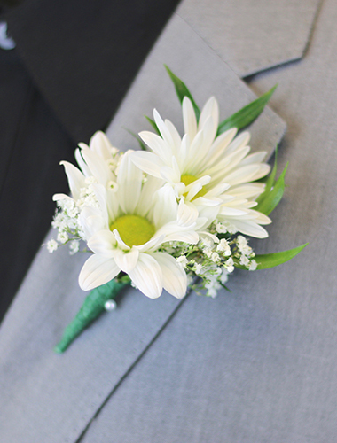 Daisy Boutonniere 030A136-6401