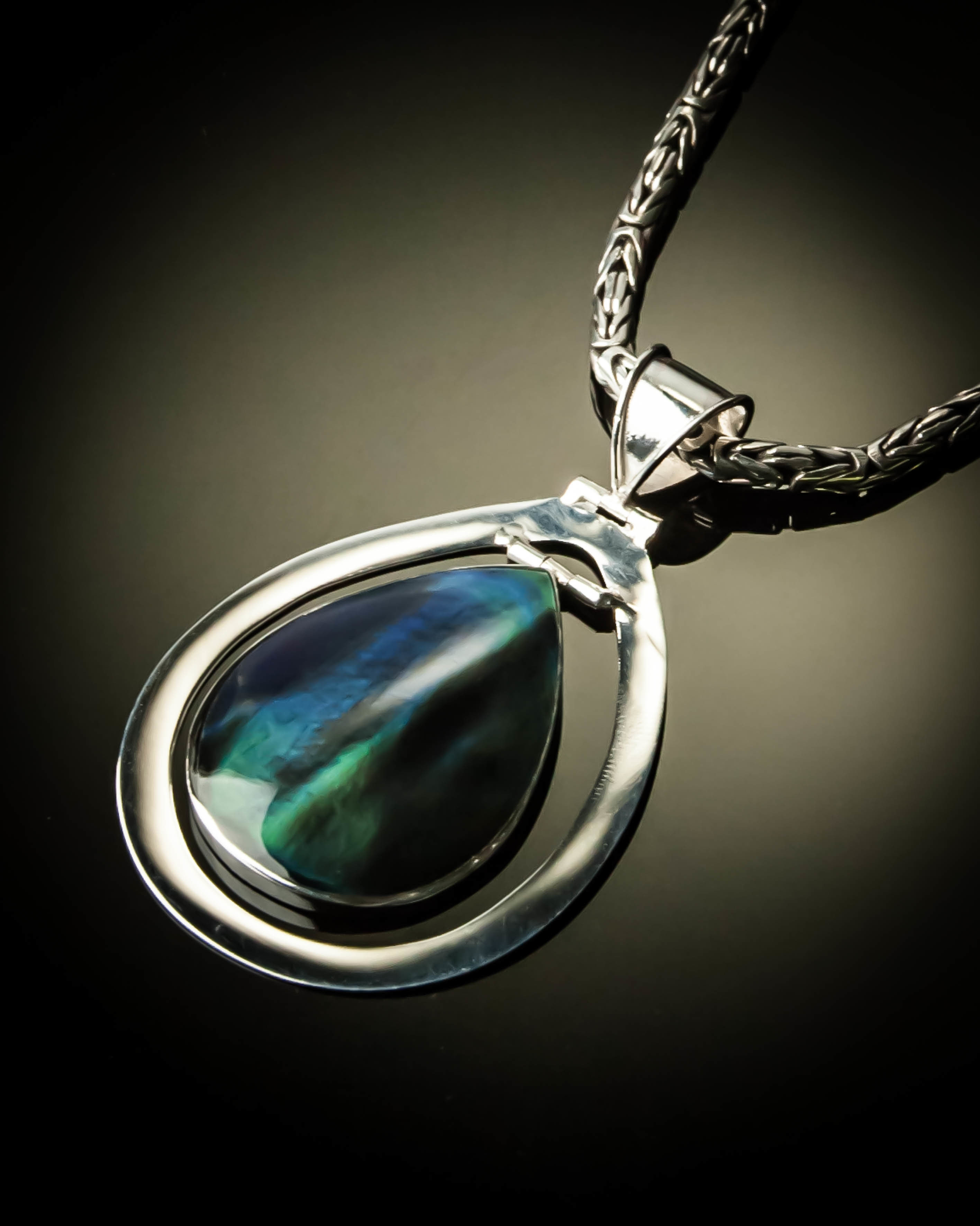 Paua Shell Sterling Silver Pendant P-09088 Rainbow blue