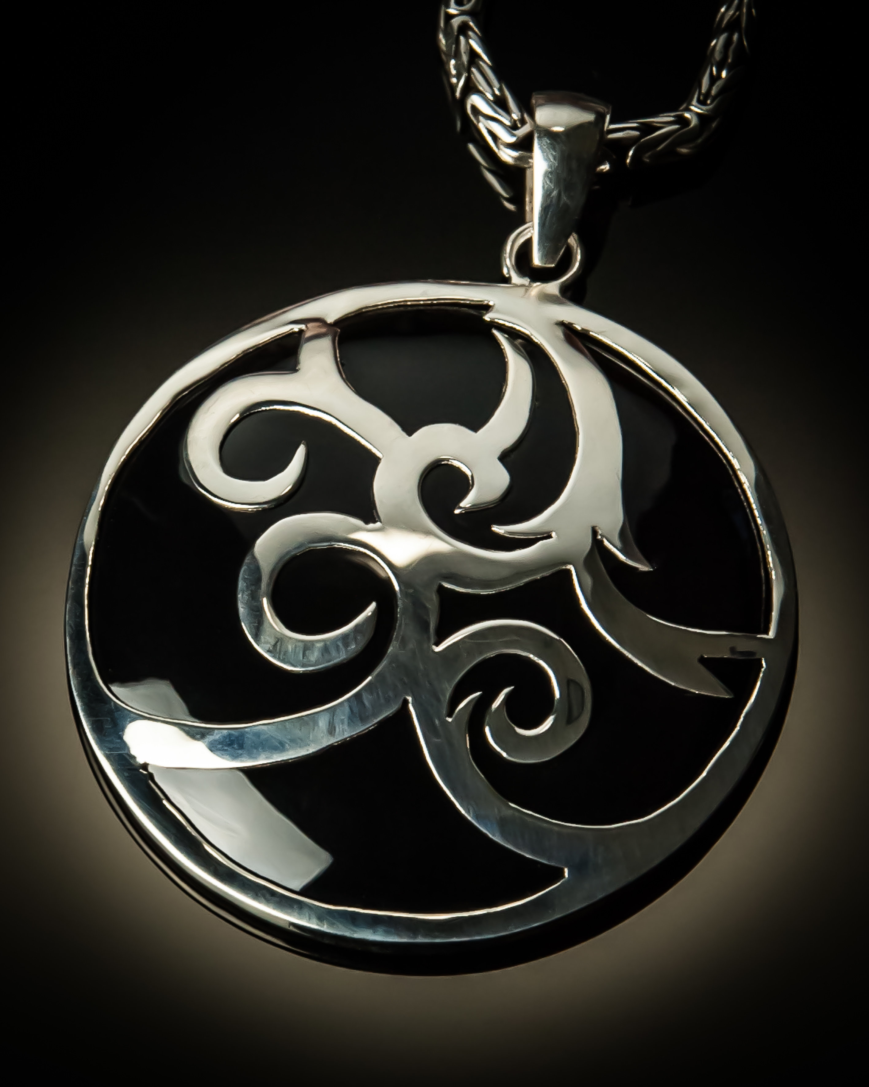 Black Shell Sterling Silver Celtic Design P-09050 Black Shell