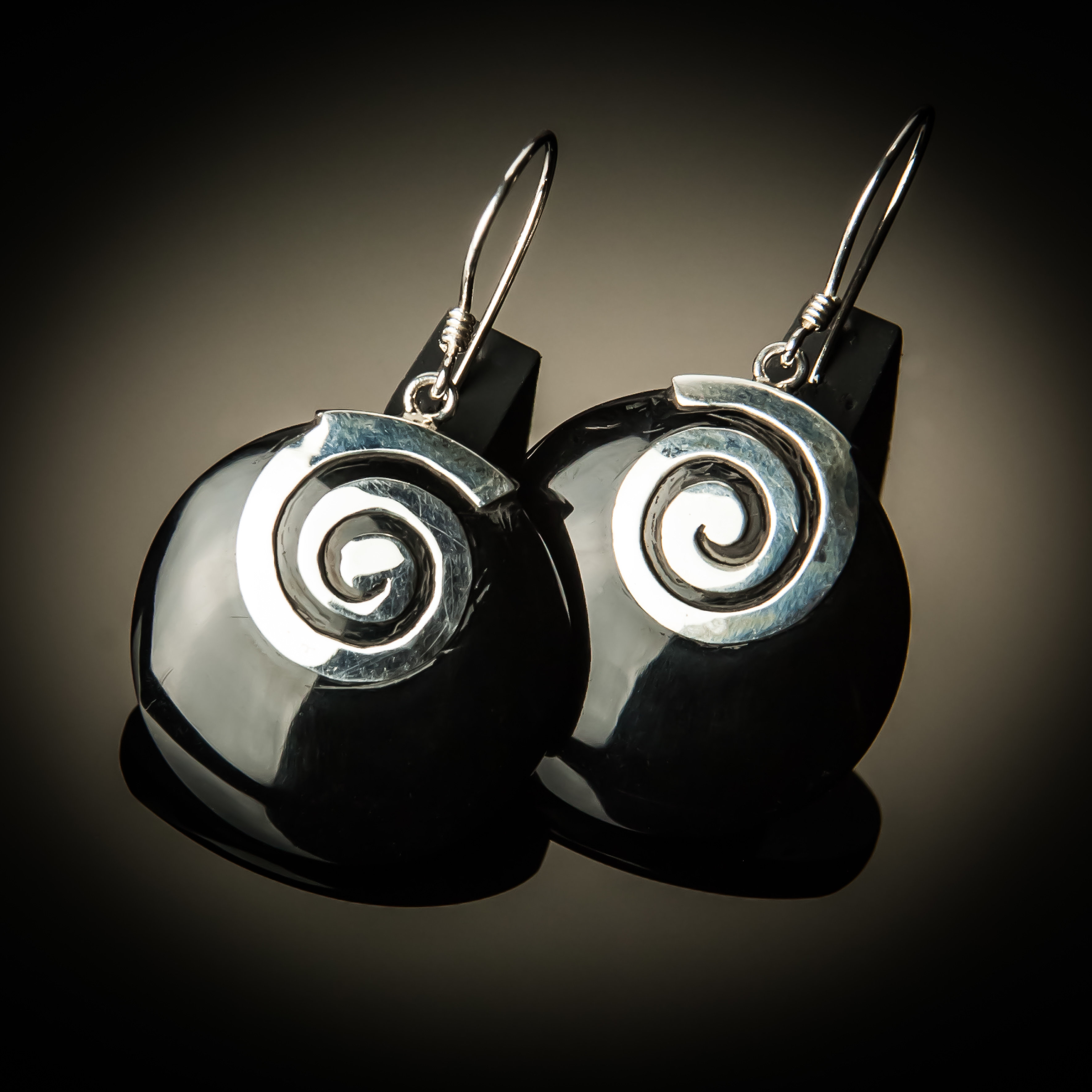 Black Shell Sterling Silver Swirl Earrings ER-09078 Black shell