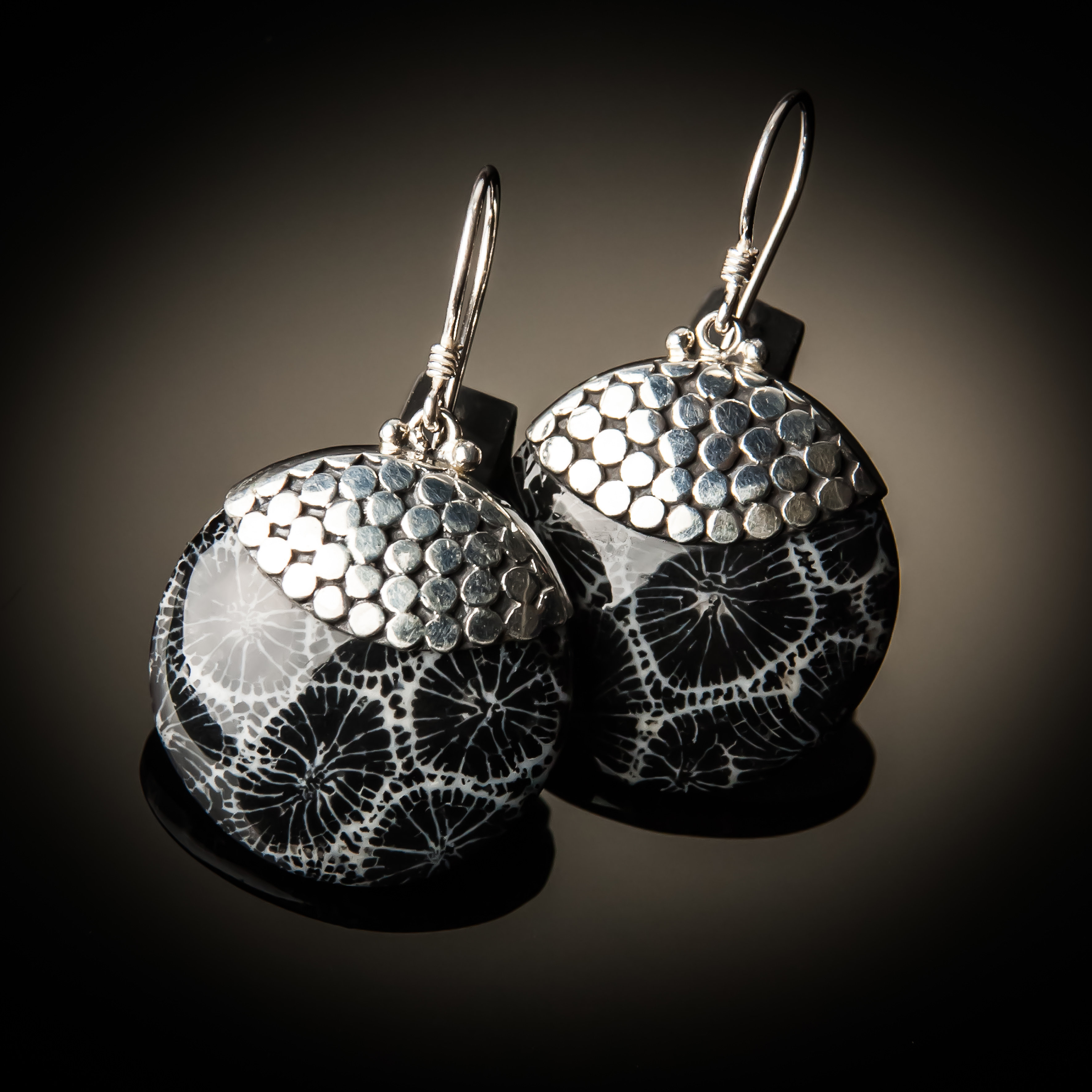 Black Coral Round Sterling Silver Earrings ER-09055 Black shell