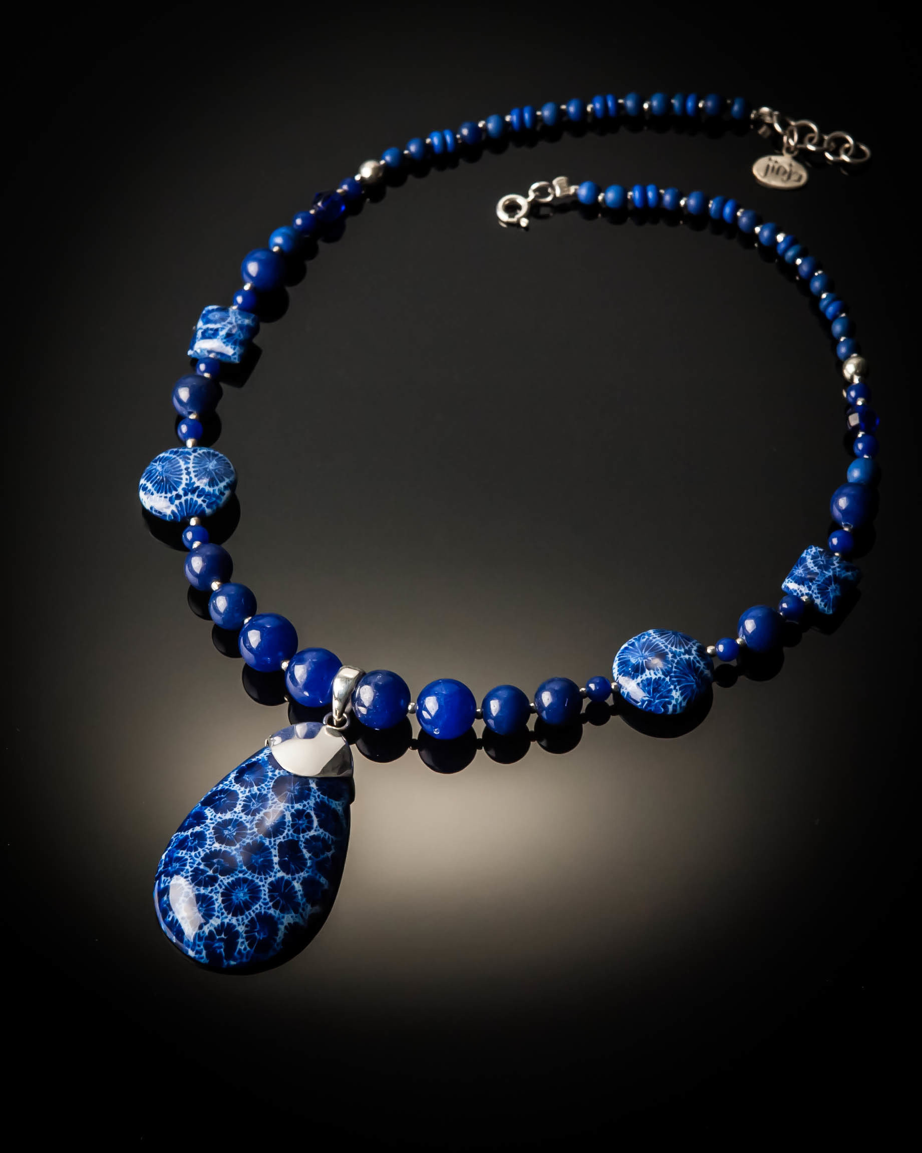 Blue Coral Pendant Bead Necklace 1088