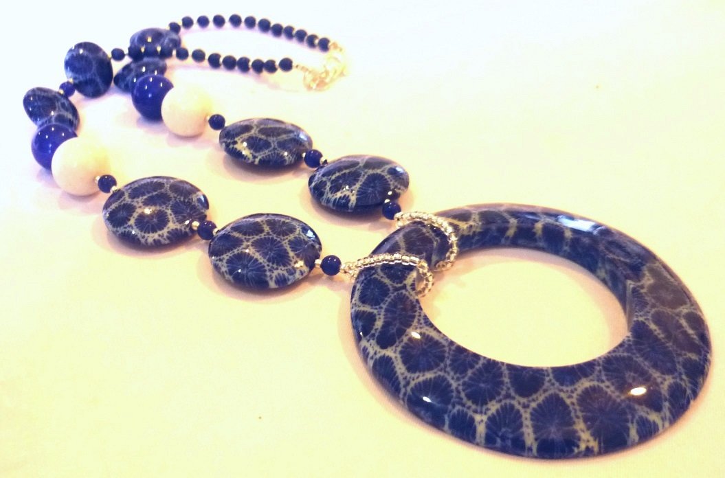 Blue Coral White Coral Short Necklace 1082