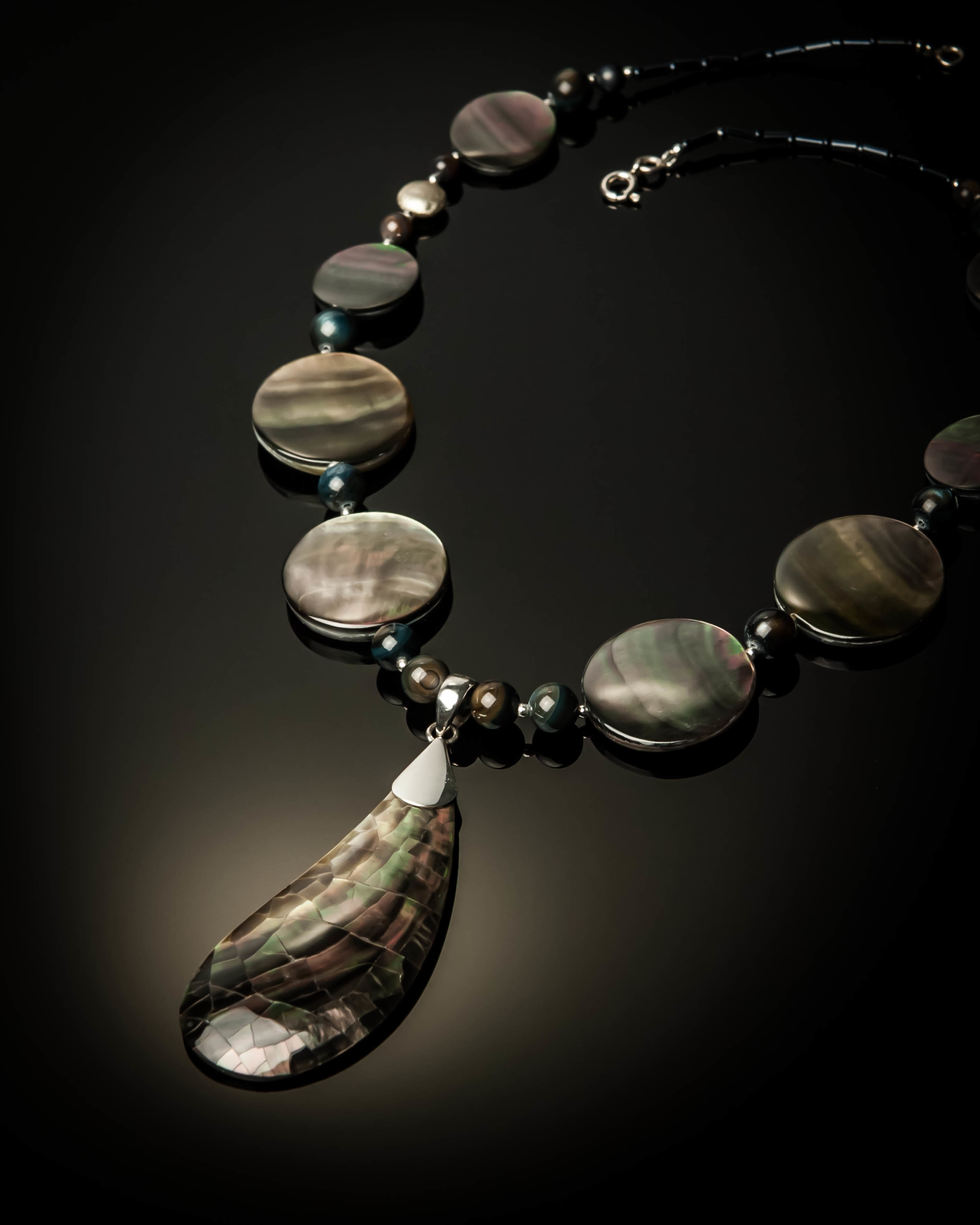 Gray Mother of Pearl Sterling Silver Necklace 1001