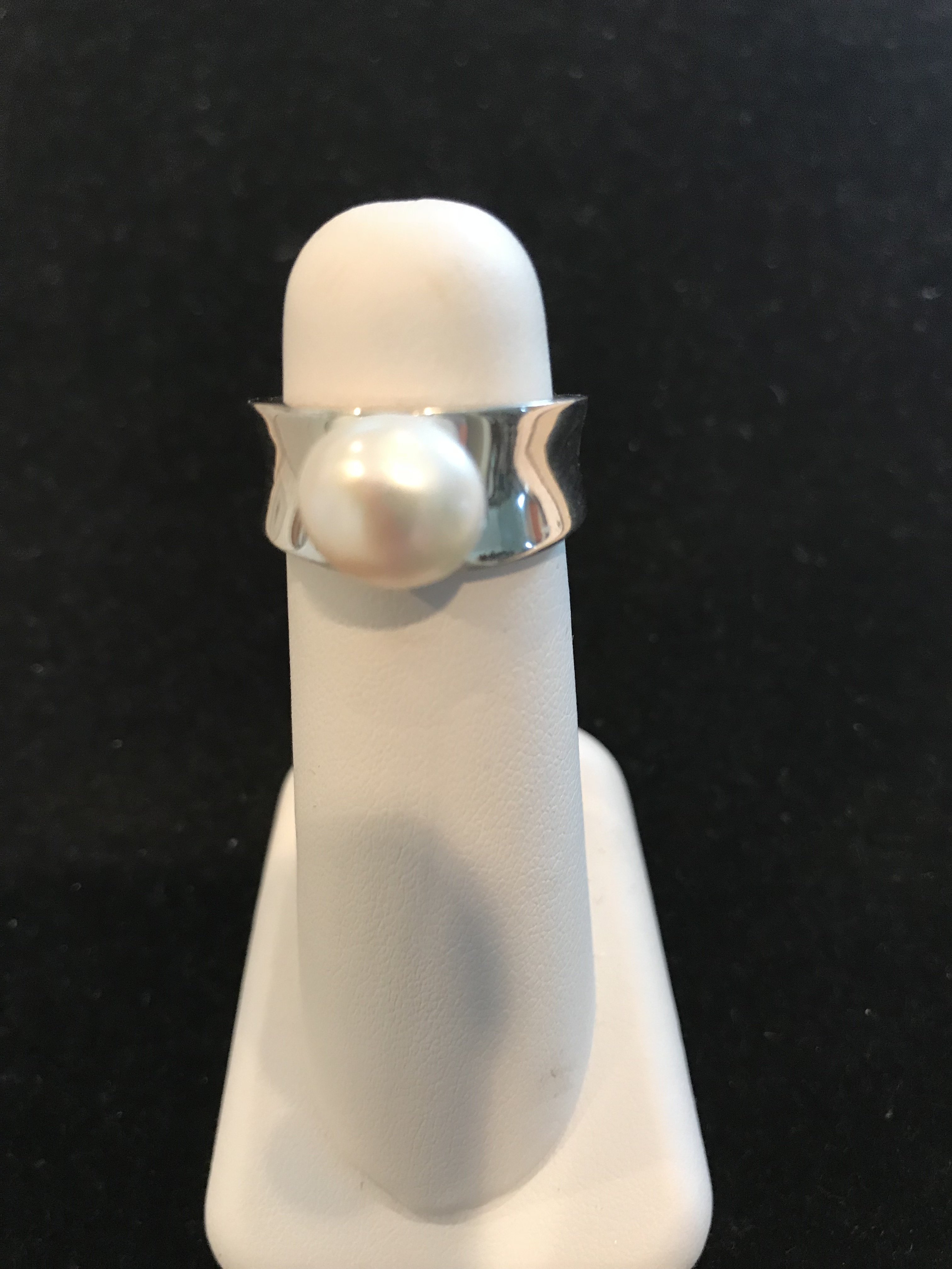 Sterling Silver White Button Pearl R-09201 White Pearl