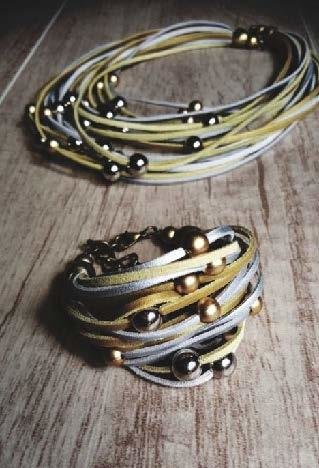 Short Adjustable Gold and Cream Necklace 1367 Gld/Cream