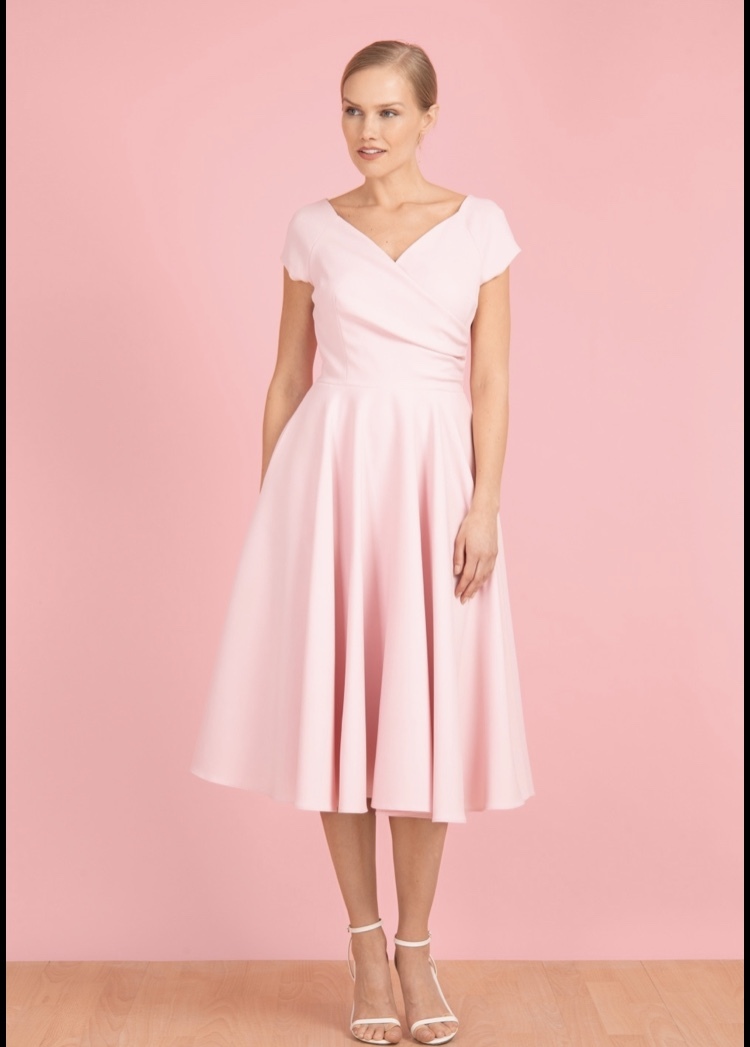 Hourglass Swing in Pale Pink