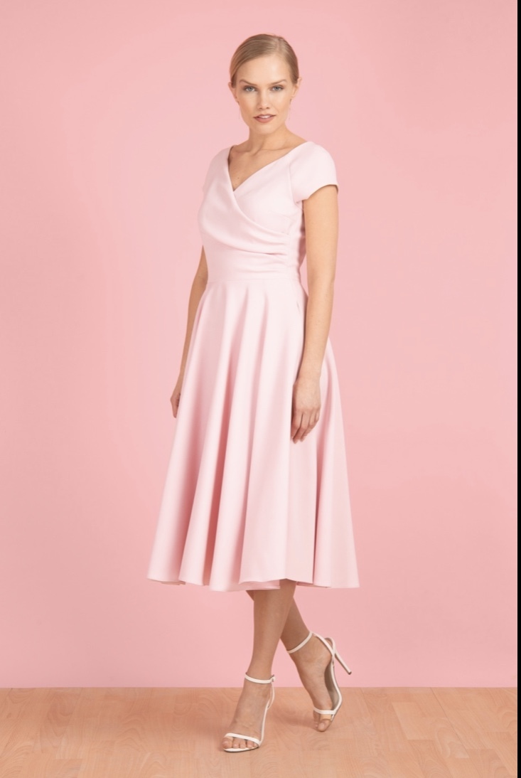 Hourglass Swing in Pale Pink