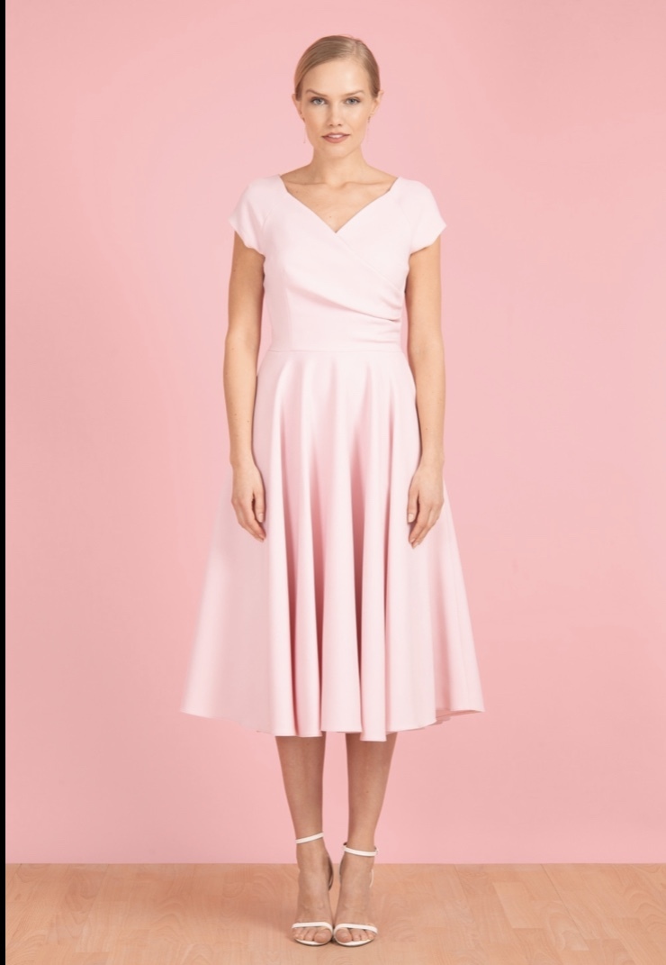 Hourglass Swing in Pale Pink
