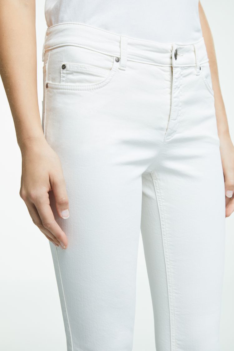 Slim Fit Jean in Cream