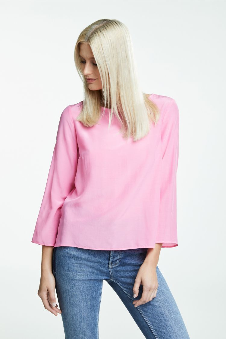 Light Pink Top with 3/4 Sleeves and Dipped Hem OUITOPLGTPK