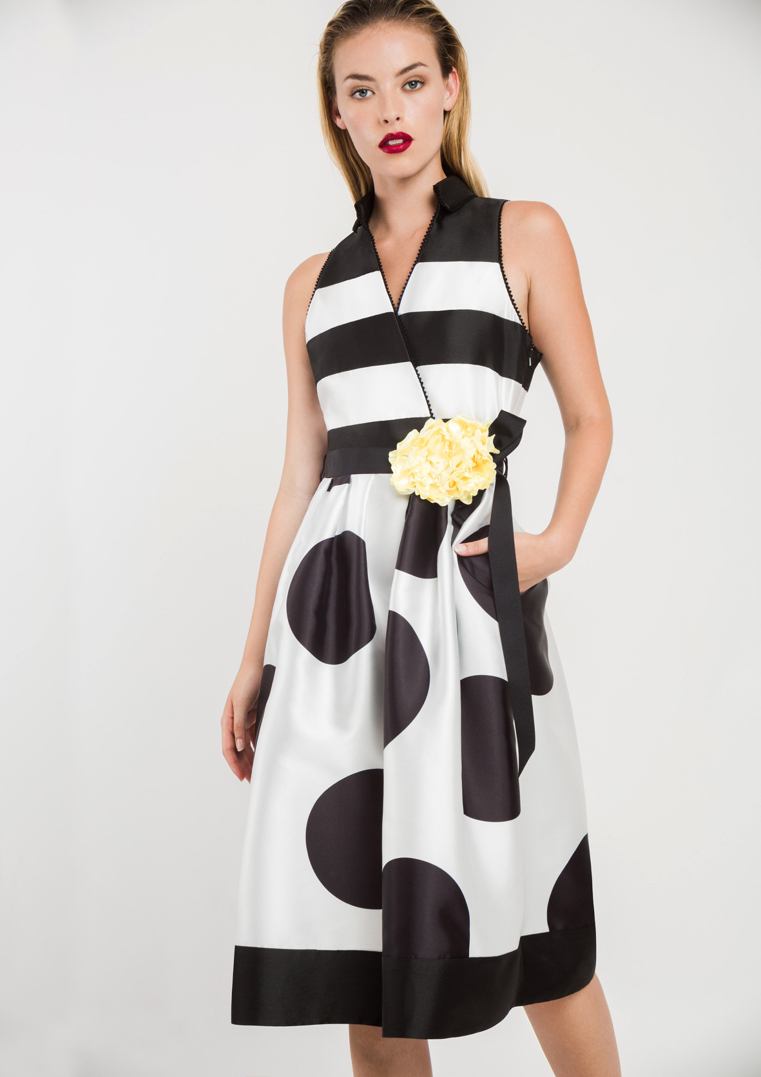 Black and White Dress with Collar 00006
