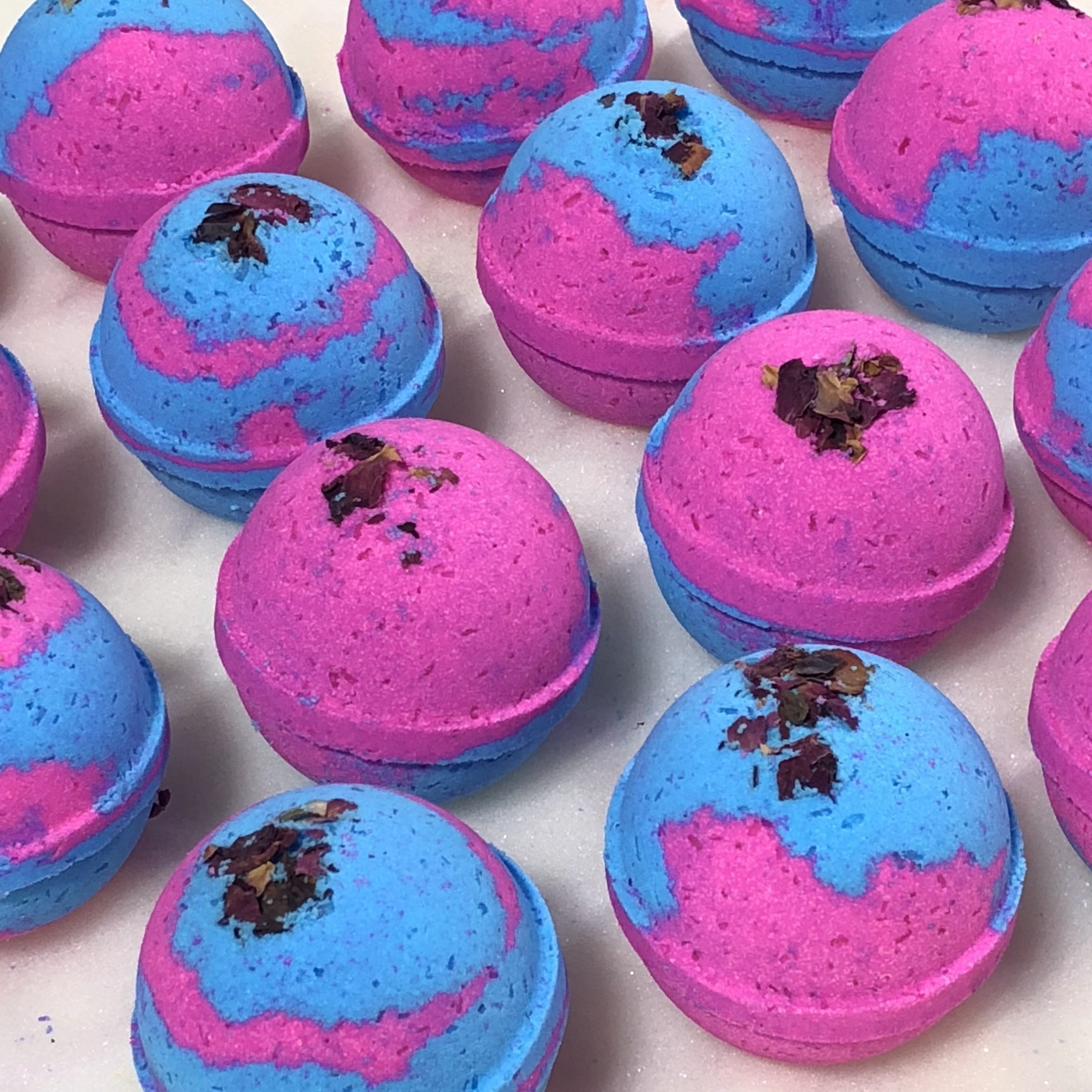 Madly In Love Bath Bomb - 5oz MN-MIL5
