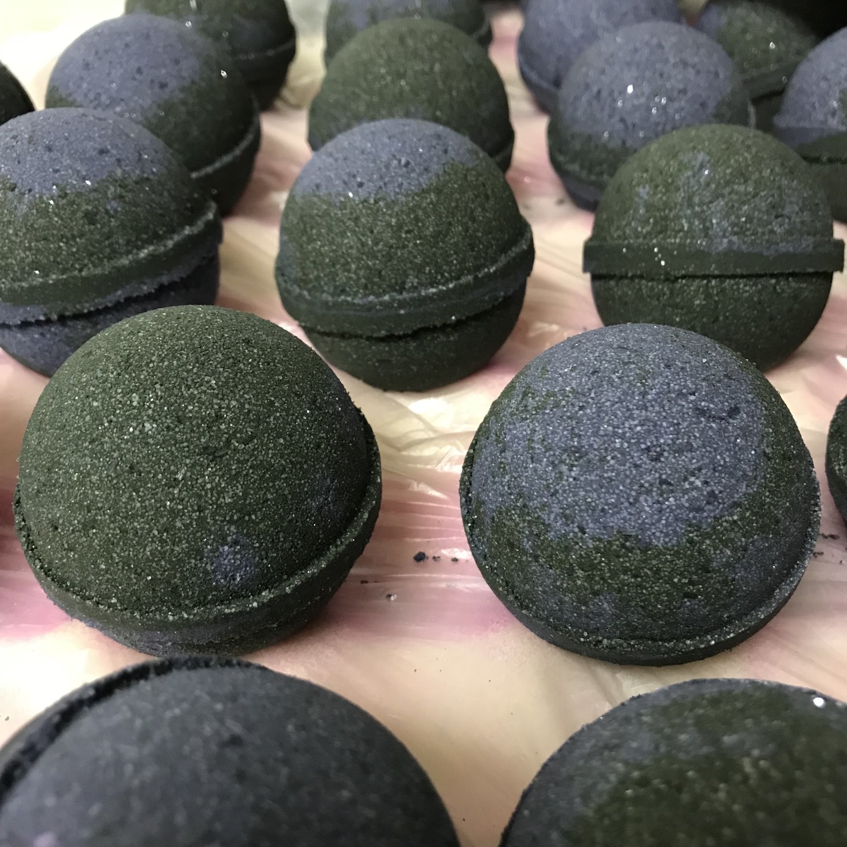 Black Amethyst Bath Bomb - 5oz MN-BABB
