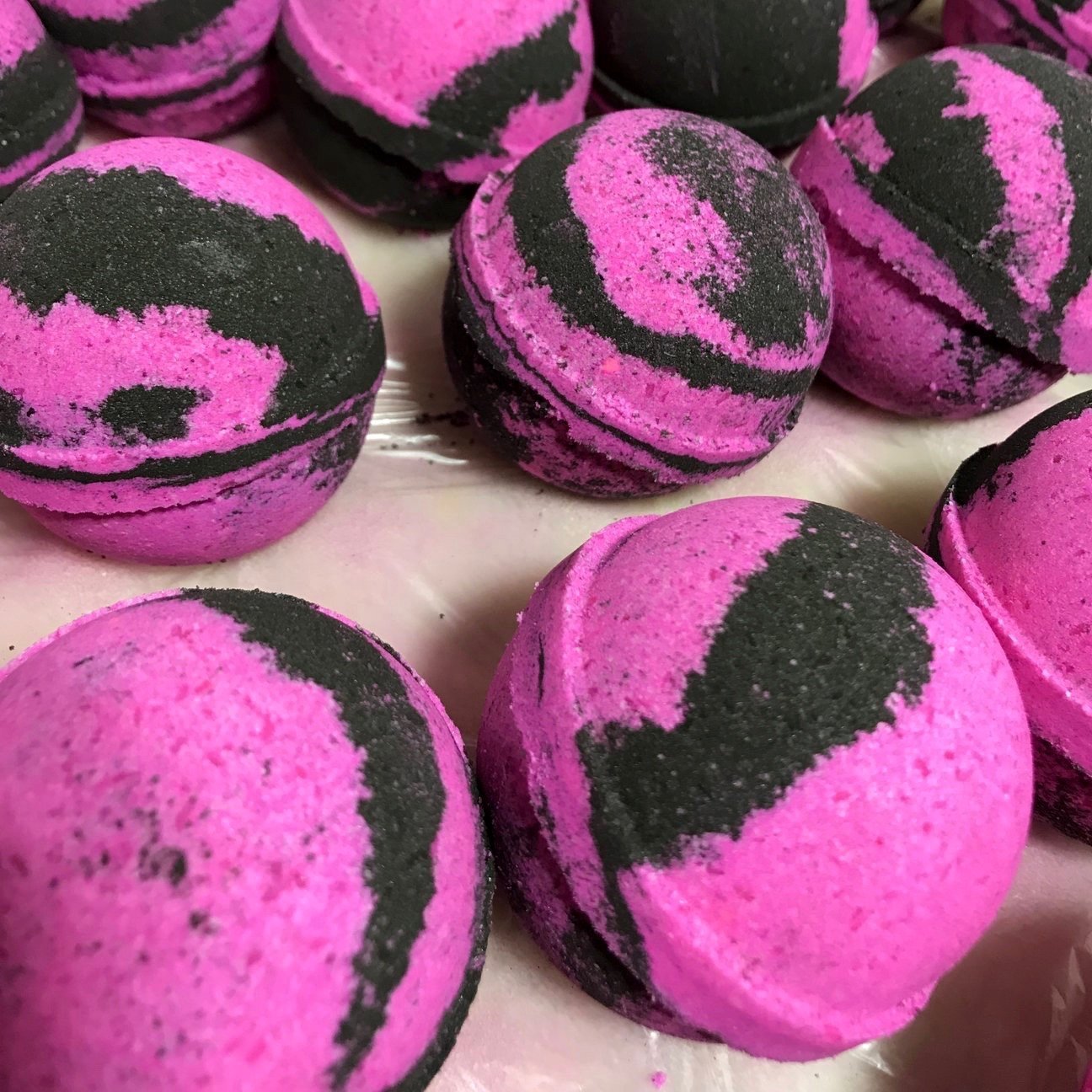 Love & Lust Bath Bomb - 5oz MN-SBBB