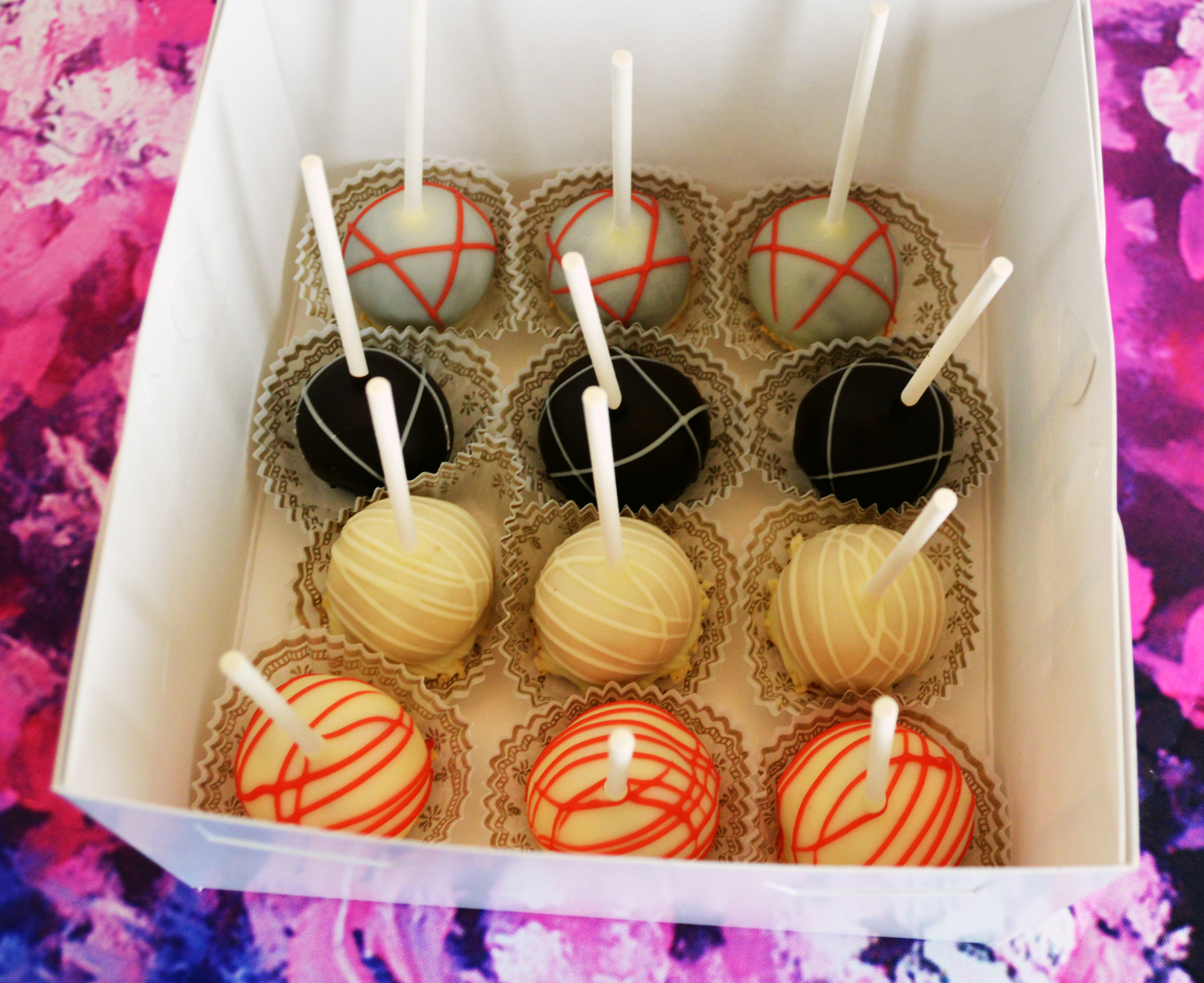 12 Pack Variety Cake Pops 00032