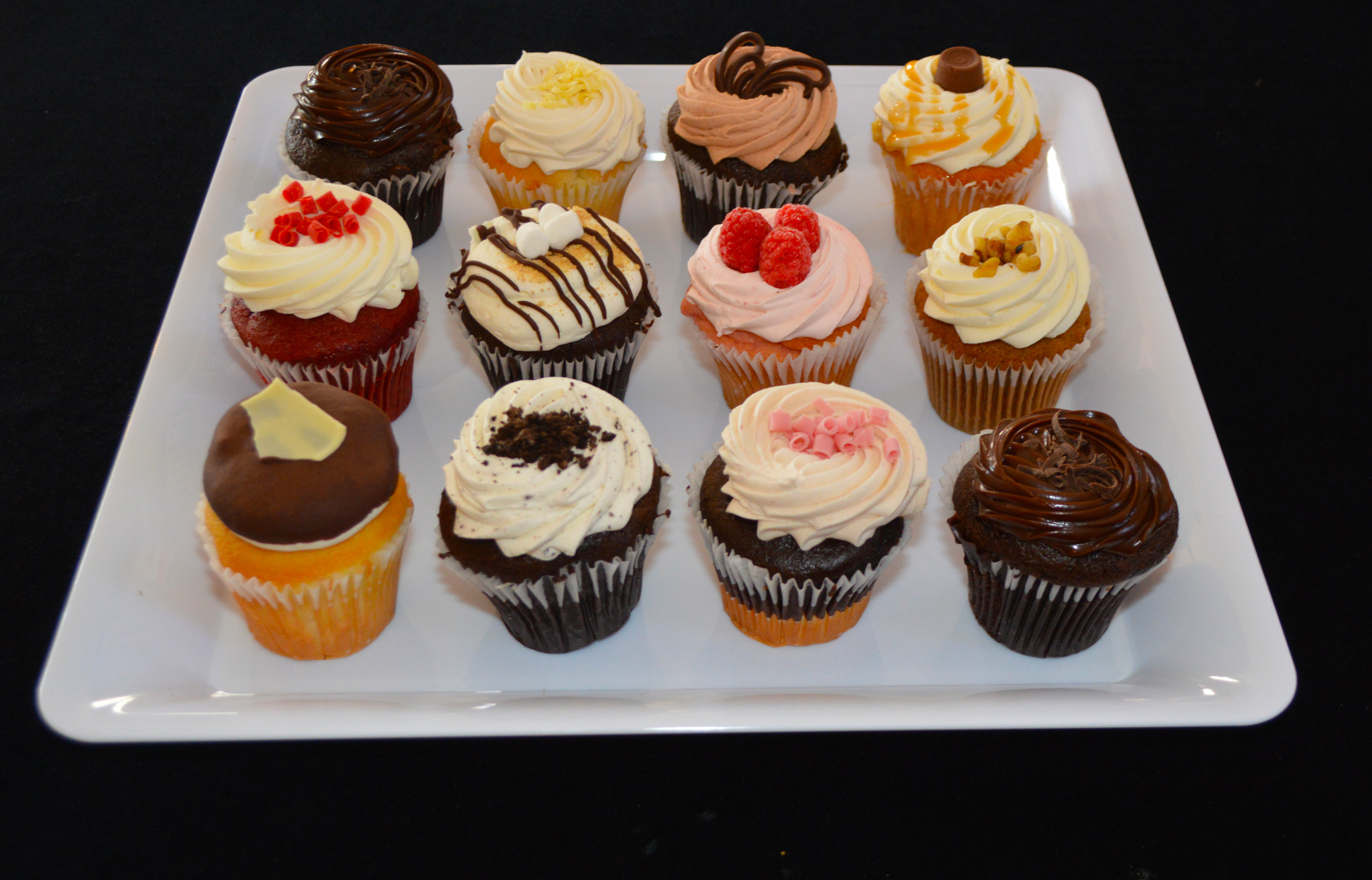 12 pack Variety Cupcakes 00005