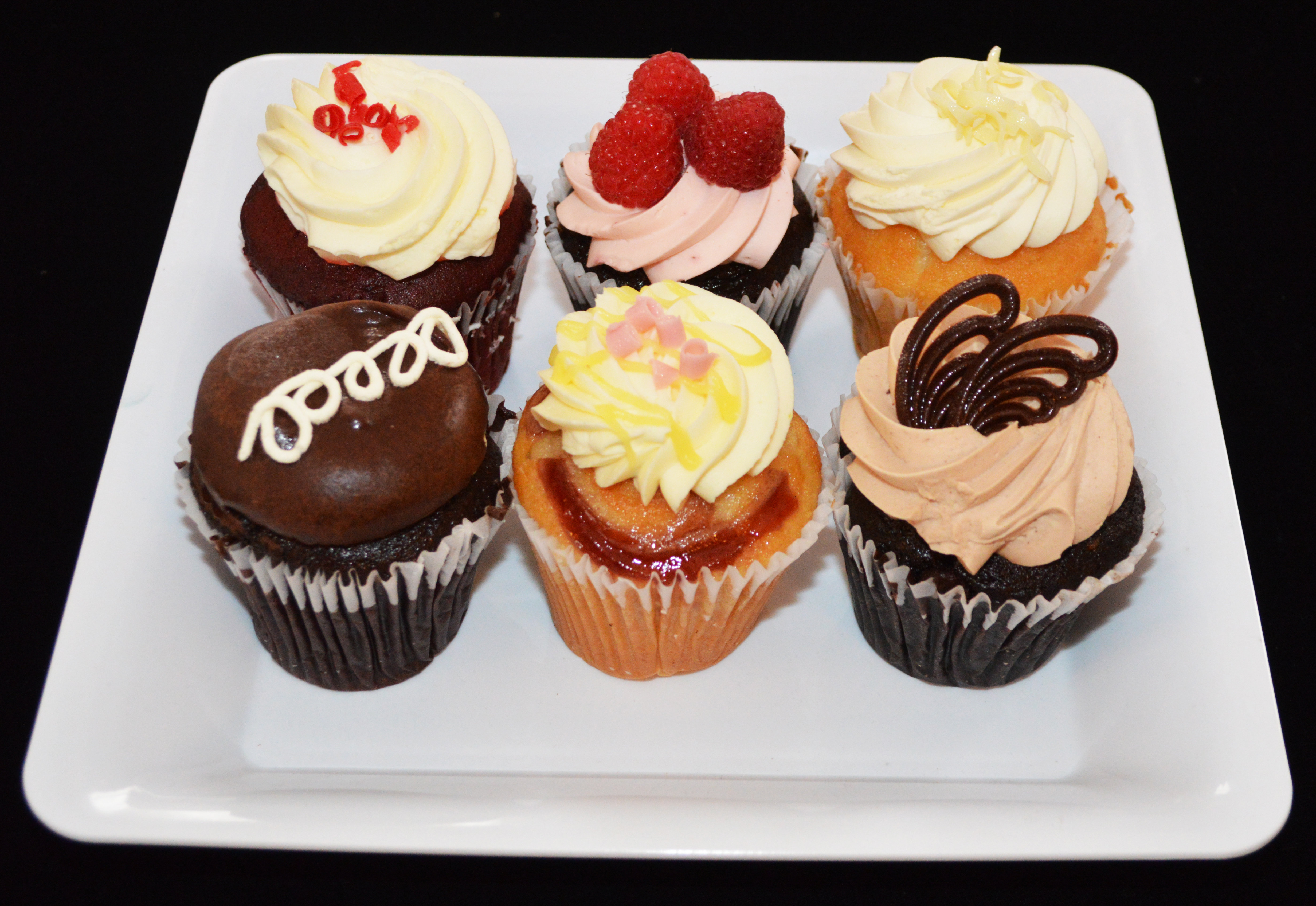 6 pack Variety Cupcakes 00006