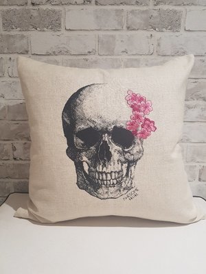 Skully printed on neutral Base in BLACK Skully printed on neutral Base in BLACK