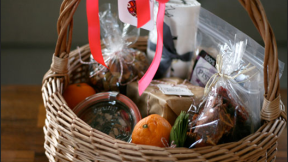 CUSTOM GIFT BASKET