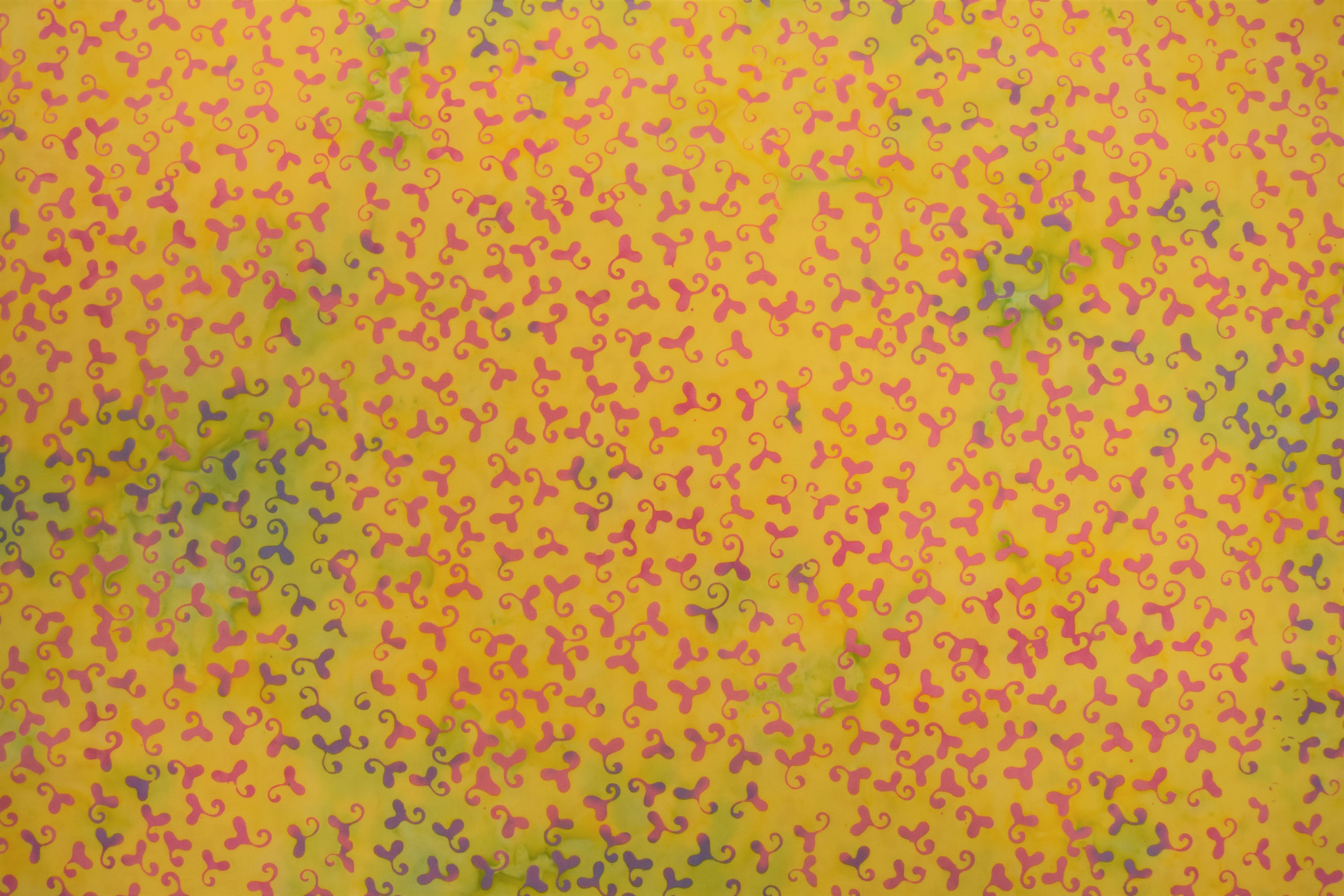 Yellow with Pink Shapes WKCLQZM8