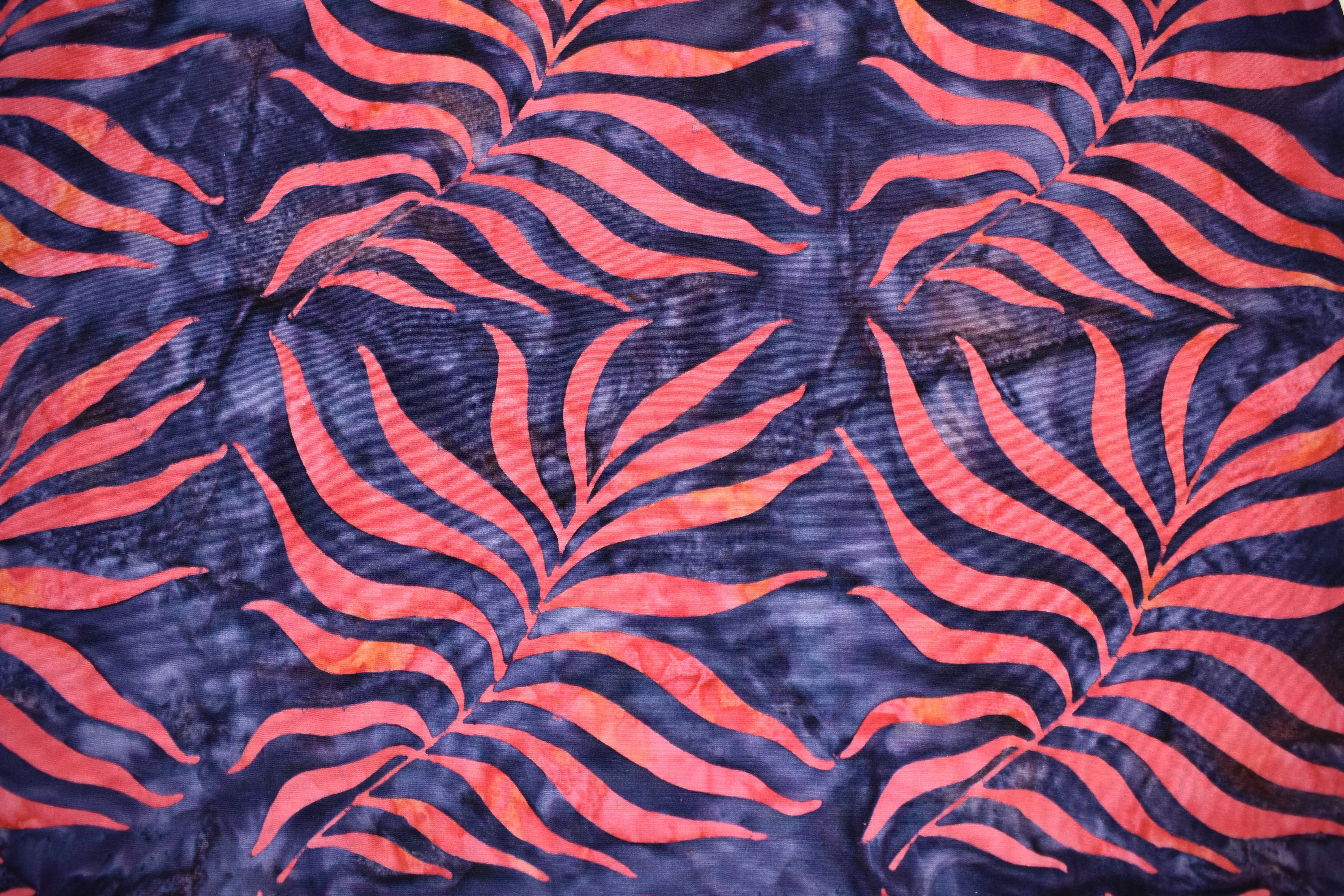 Purple with Large Pink Leaf S7W87NNU