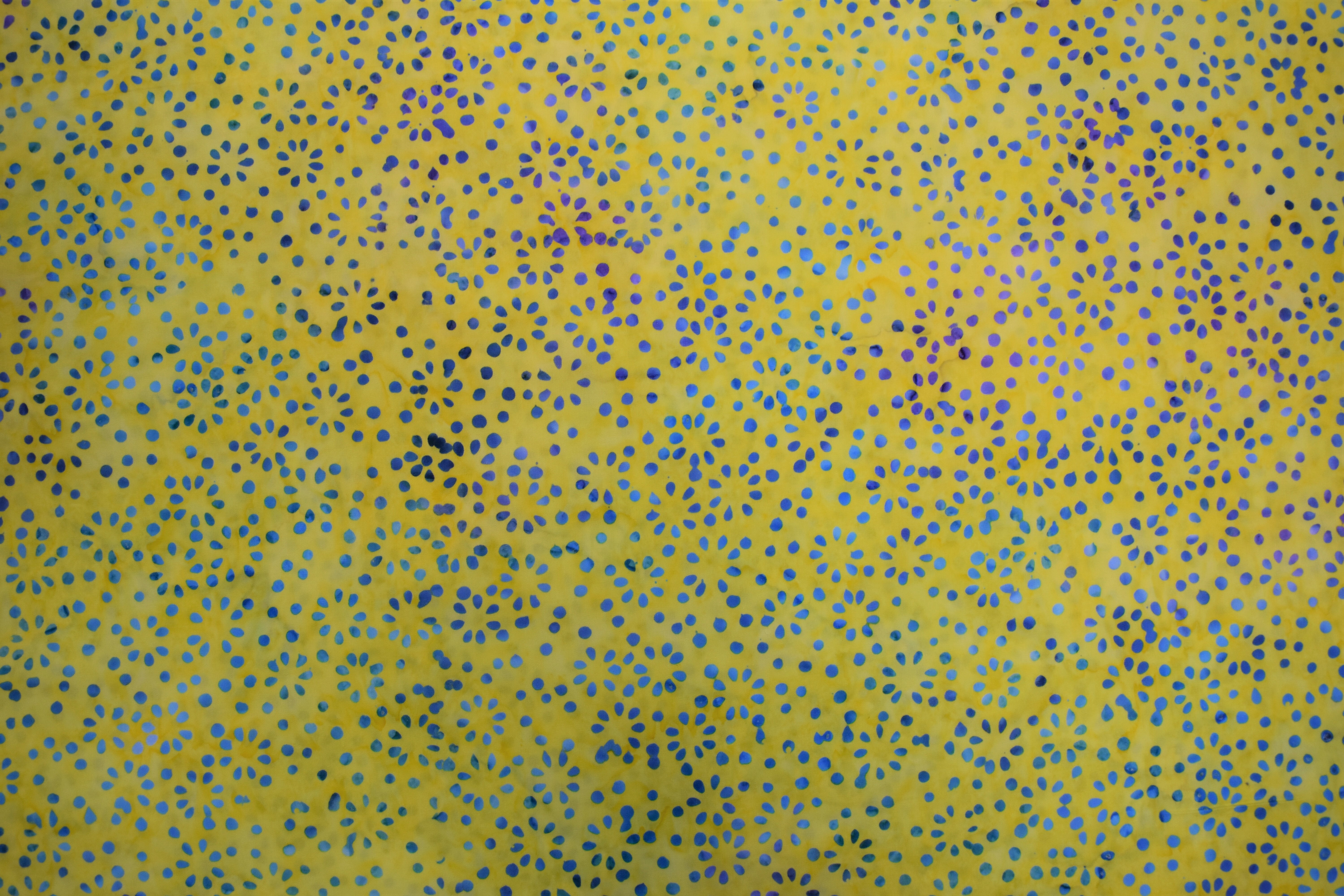 Yellow with Blue Dots G8WG5CL5