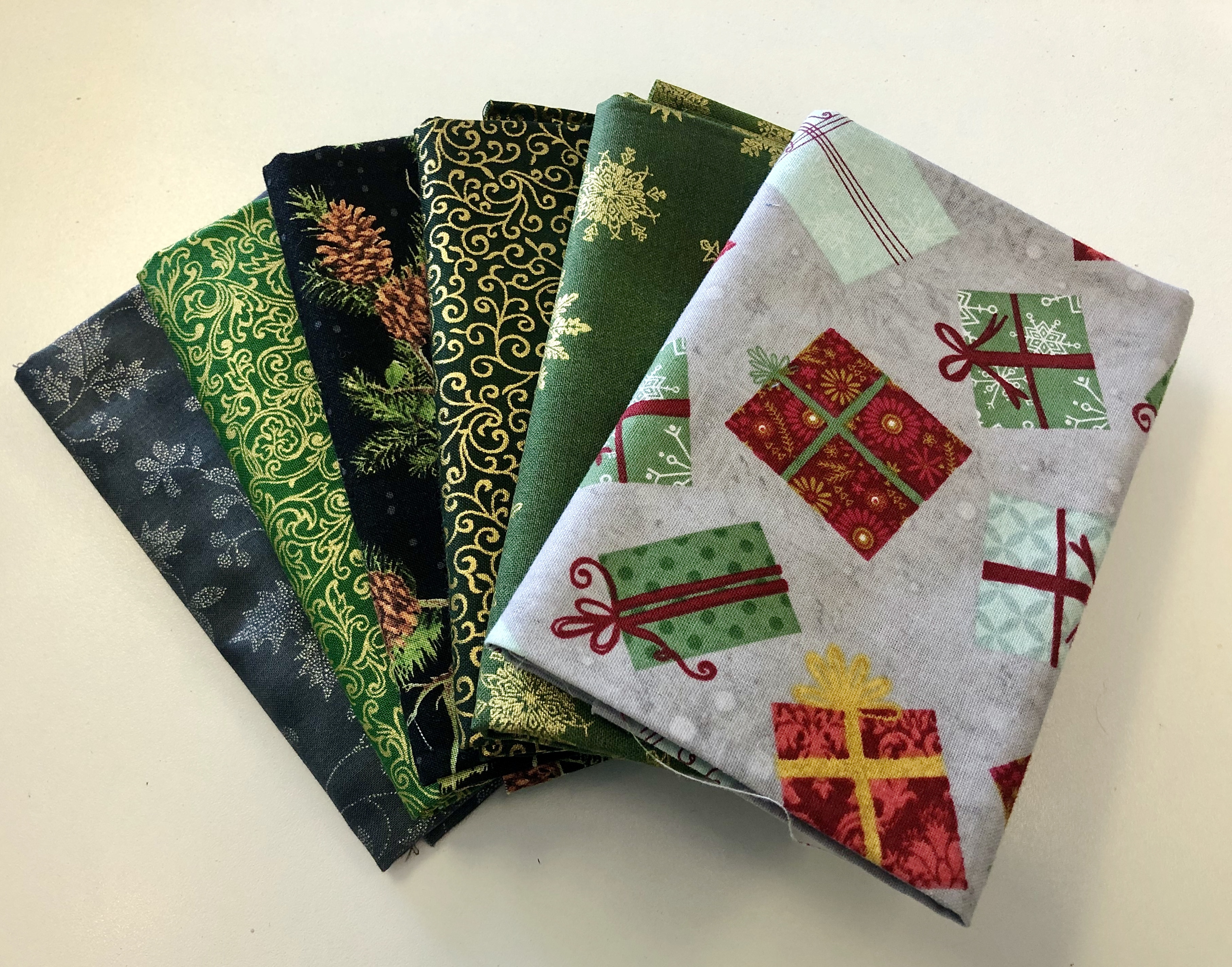 Christmas Fat Quarter Bundle 55510