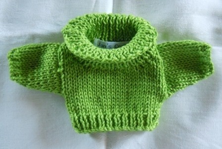 Jumper, apple green roll neck - small bear 16cm/ 6 inches high Jumper, apple green roll neck - small bear 16cm/ 6 inches high
