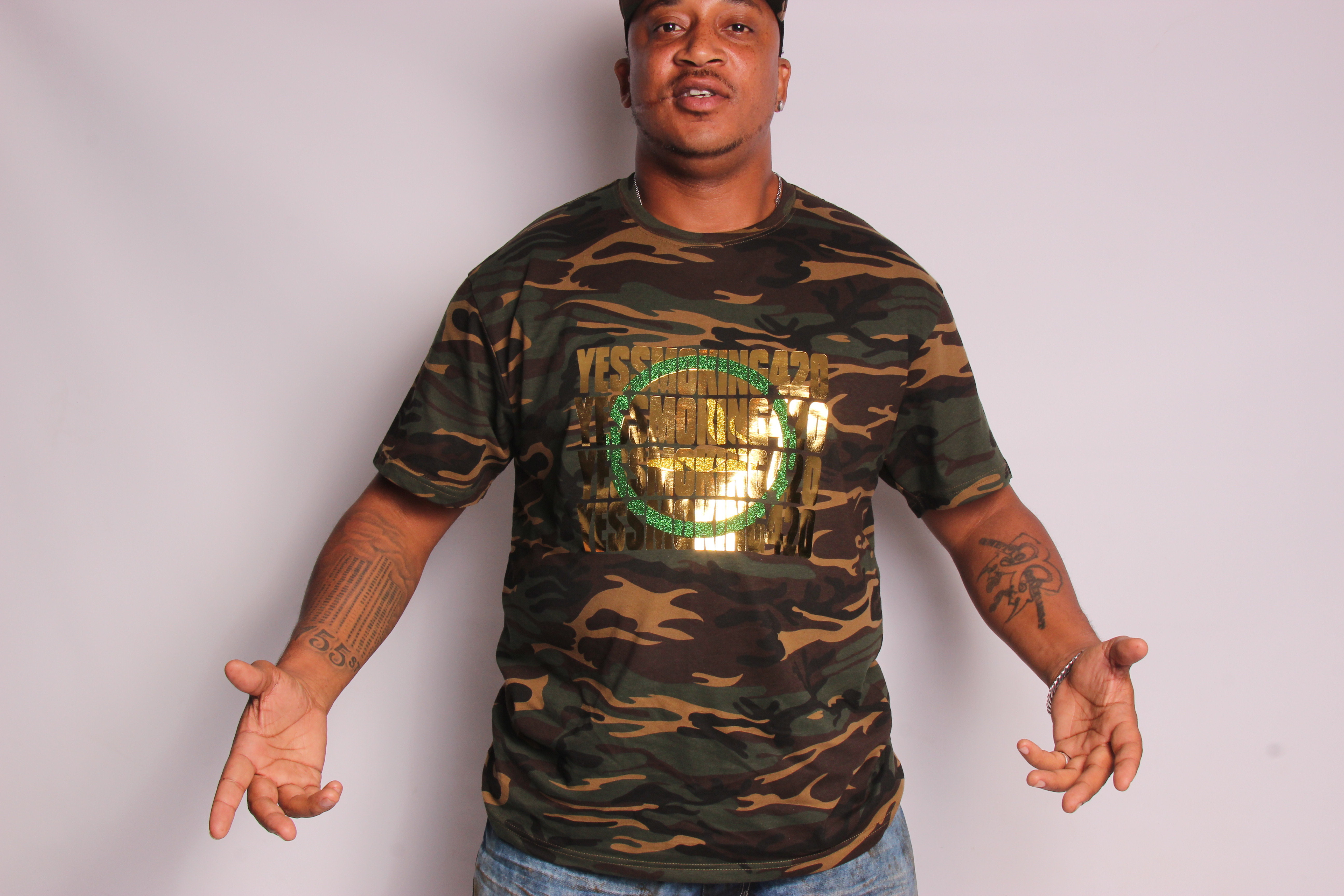 CAMOFLAUGE YES SMOKING 420 KNOCKOUT T-SHIRT