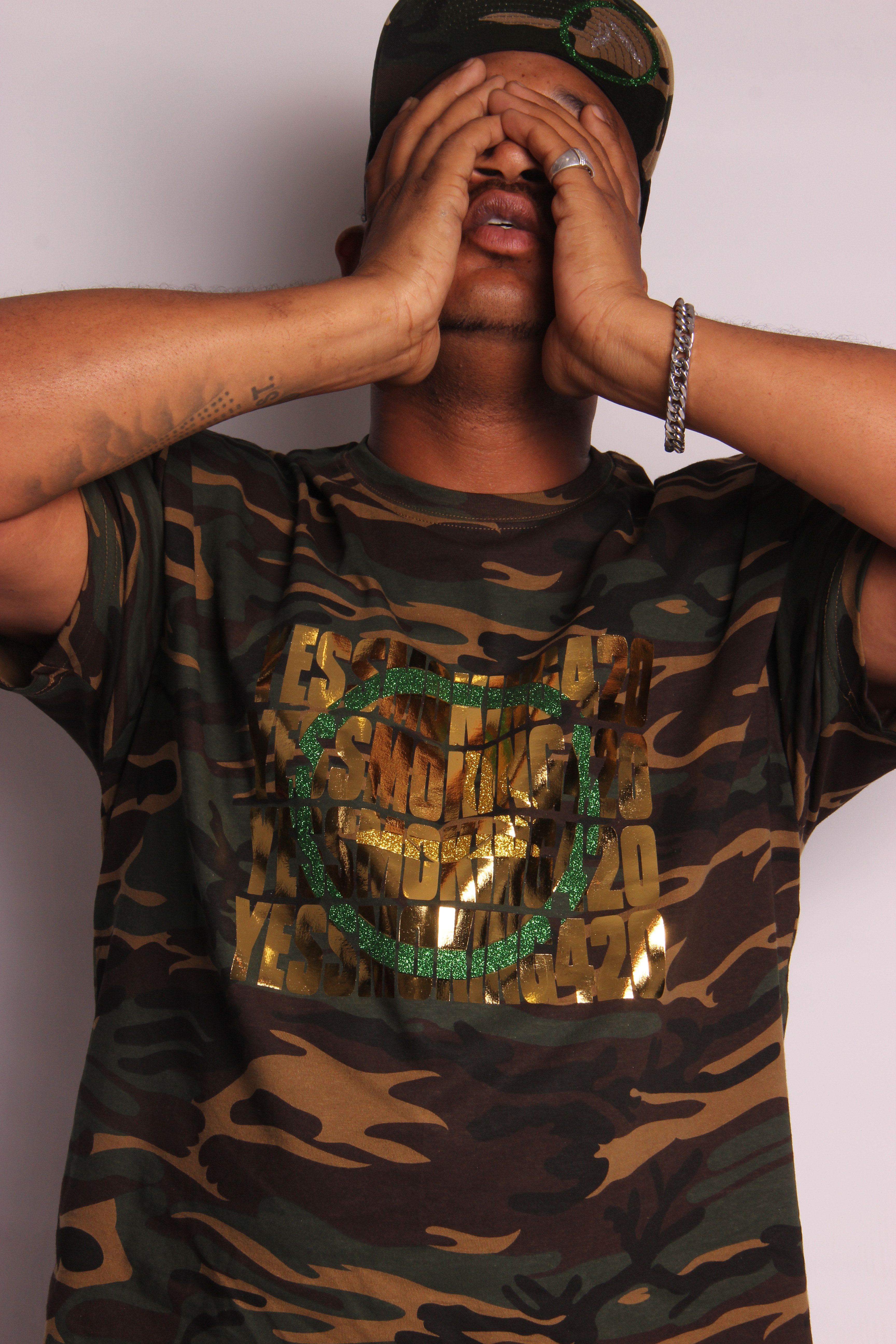 CAMOFLAUGE YES SMOKING 420 KNOCKOUT T-SHIRT