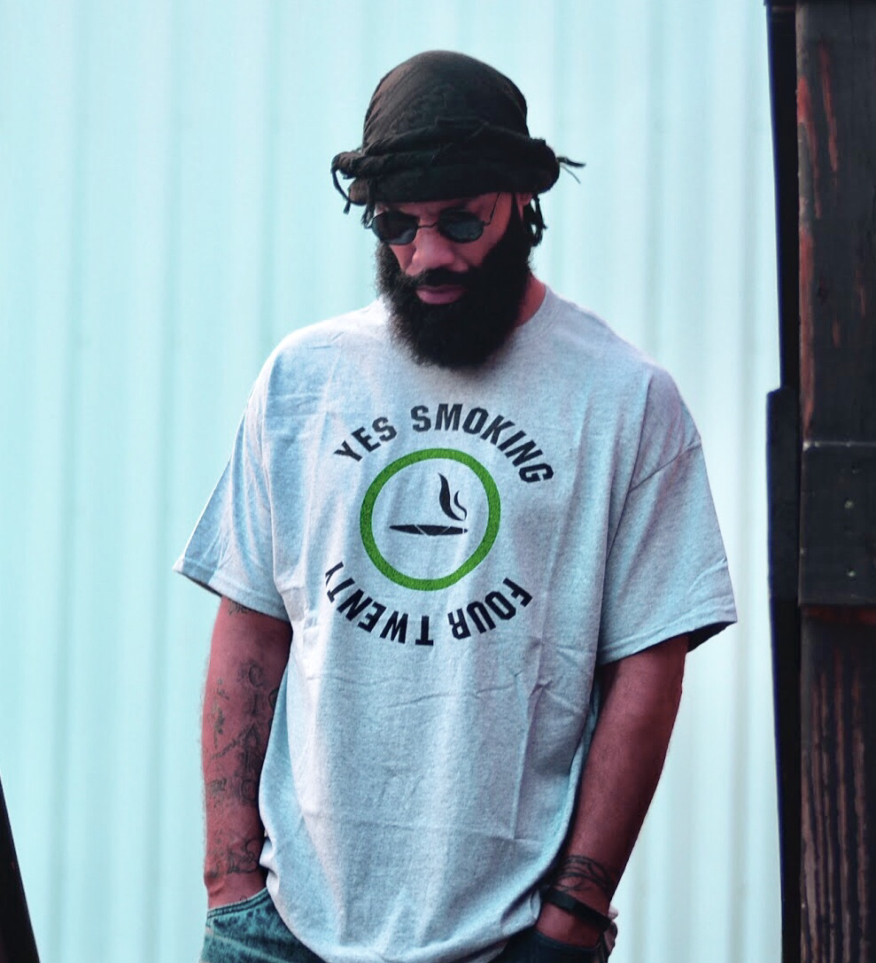 Gry Sports Yes Smoking 420 T-shirt 5.3oz