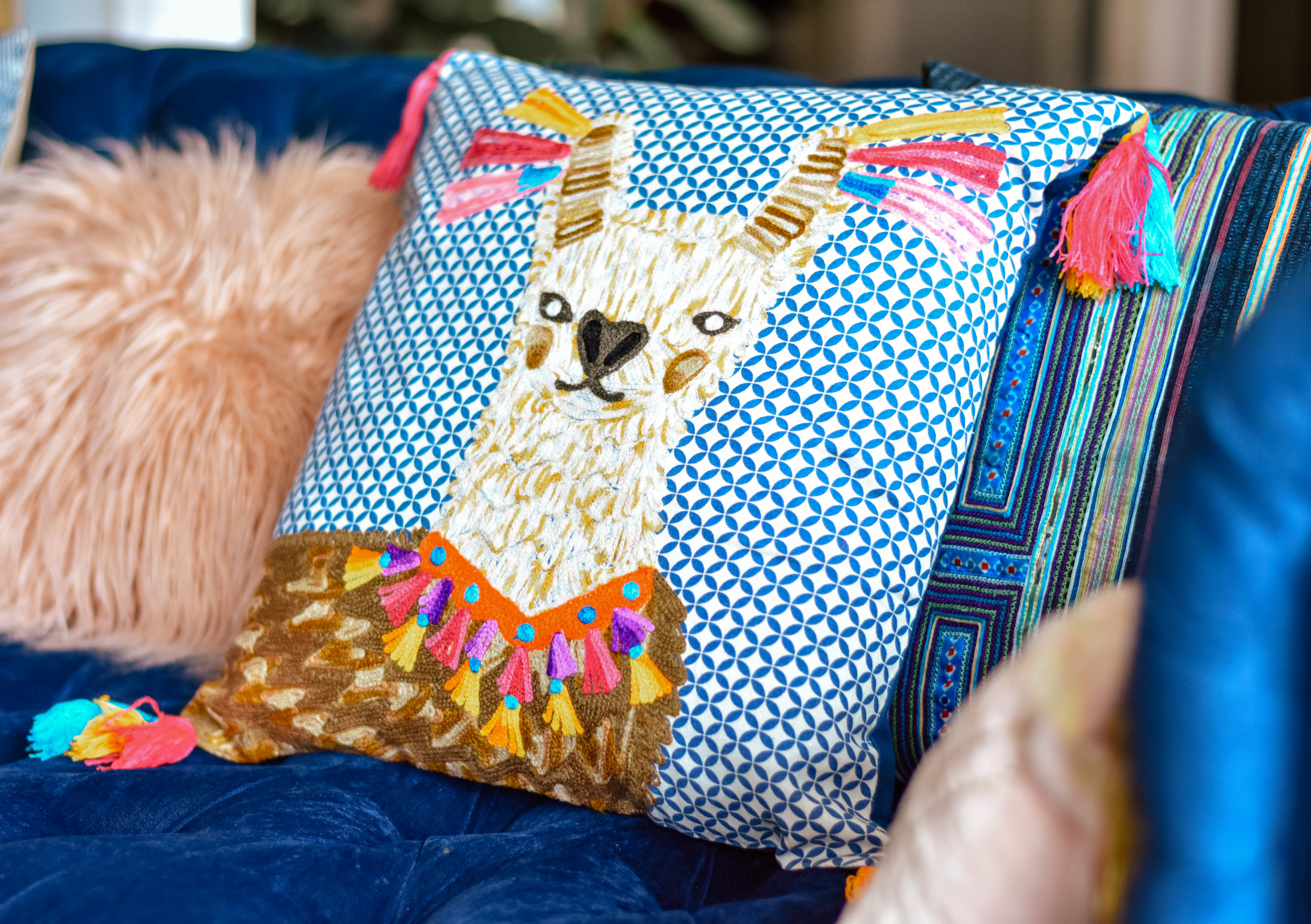 lama pillow abcc16771