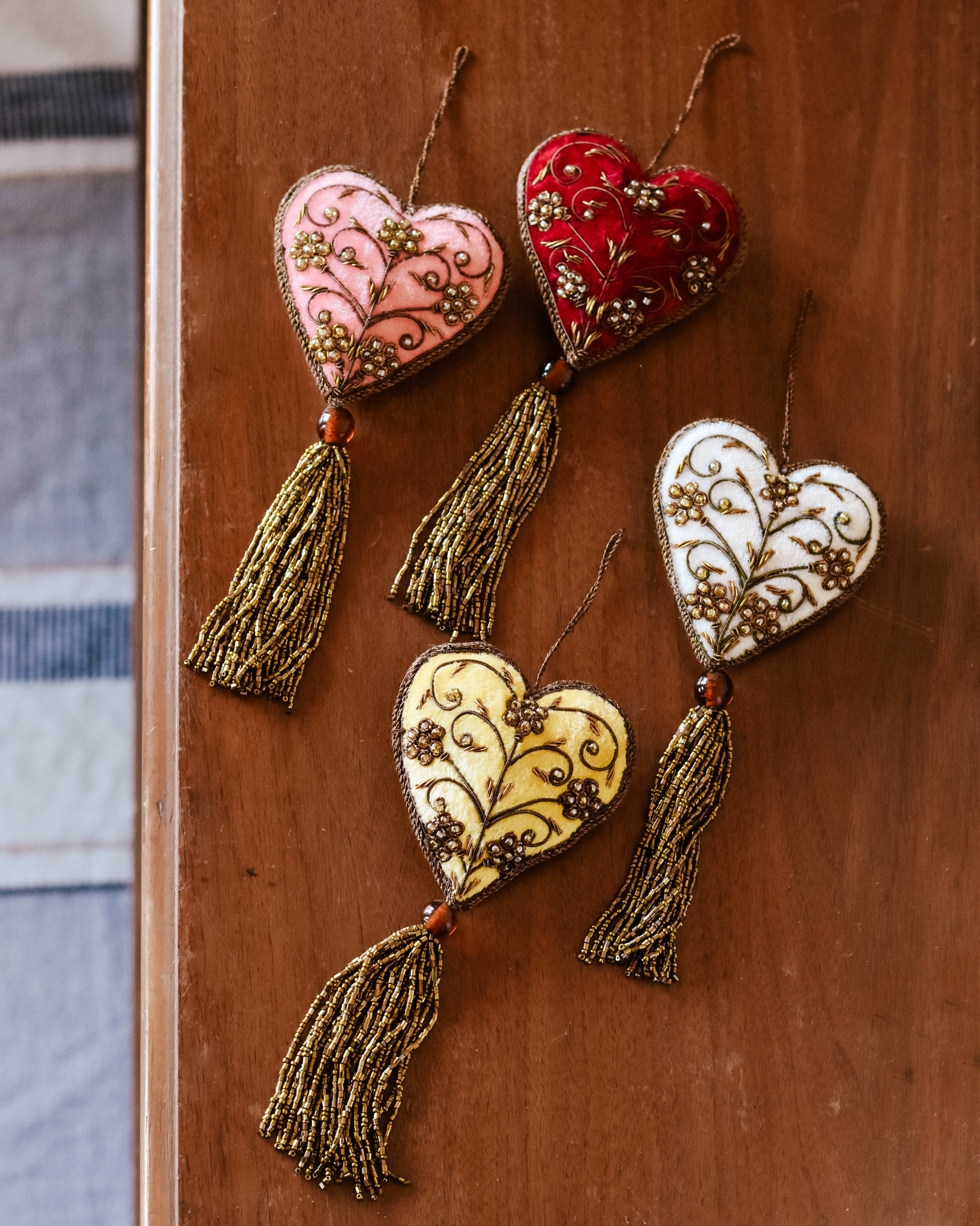 hand embroidered heart ornament xm1696a GPGM2ZEVTCE9E
