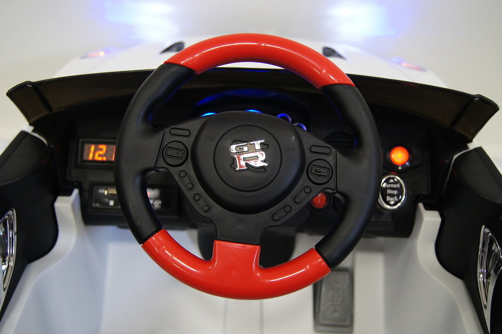 Детский электромобиль Nissan GTR X333XX (ЛИЦЕНЗИОННАЯ МОДЕЛЬ) черный/белый