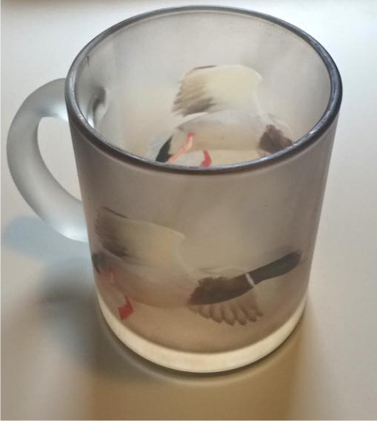 Materet glaskrus med And