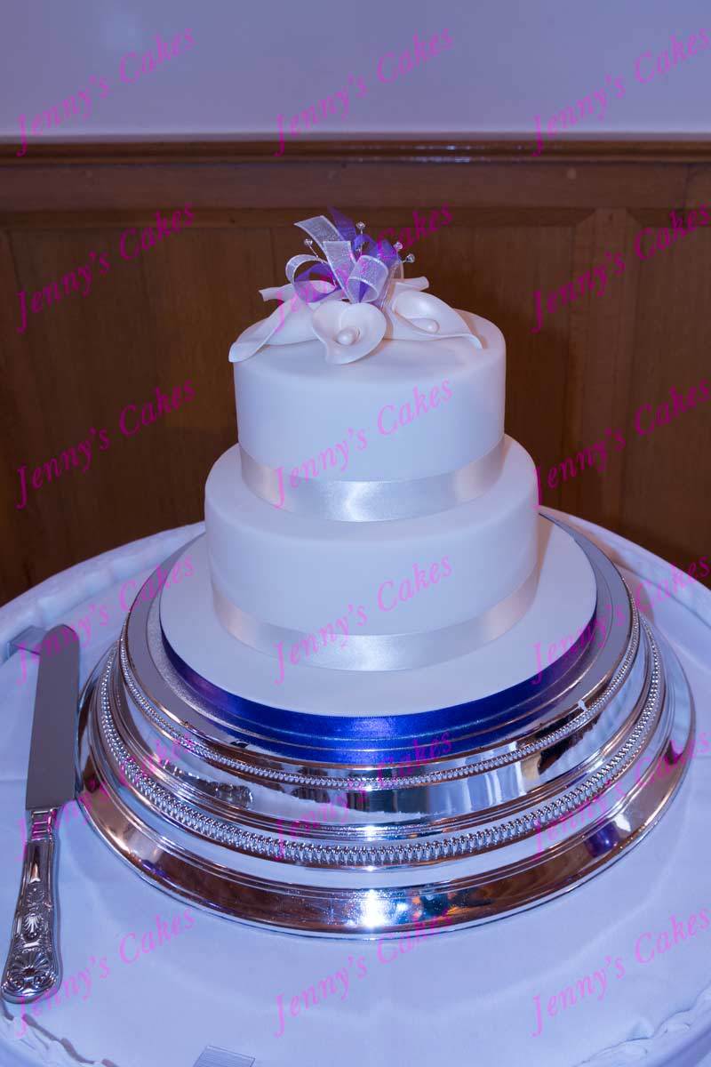 gretna two-tier cake with Sugar Calla Lilies jc-G18-2C