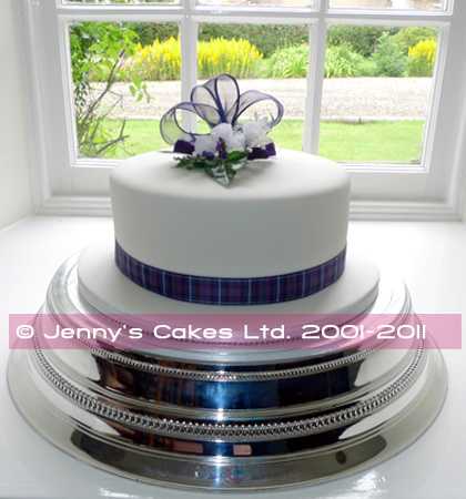 Gretna Single-tier Scottish Wedding Cake with Silk Topper jc-G18-R1A
