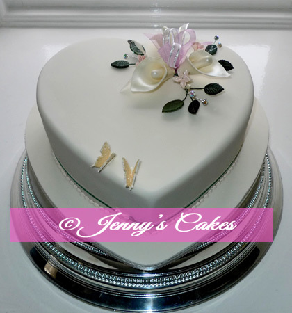 Gretna Large Heart Wedding Cake with Sugar Lilies jc-G18-hLa