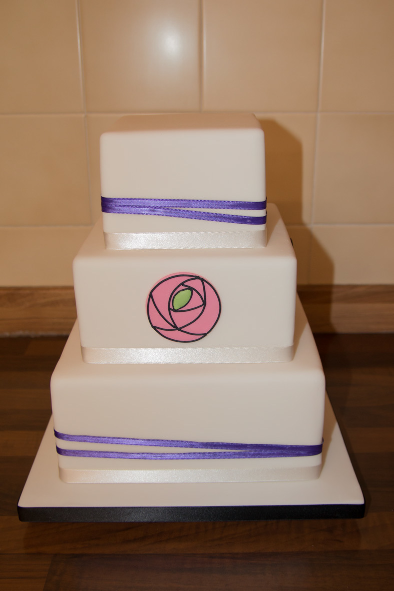 Simply Chic Mackintosh Plaque Wedding Cake sc3t-mac-plaque