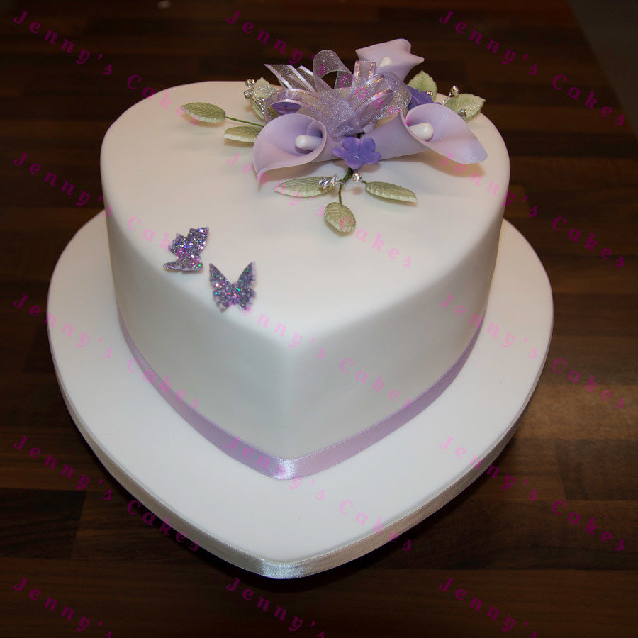Gretna Small Heart Wedding Cake with Sugar Roses JC-G18HsA