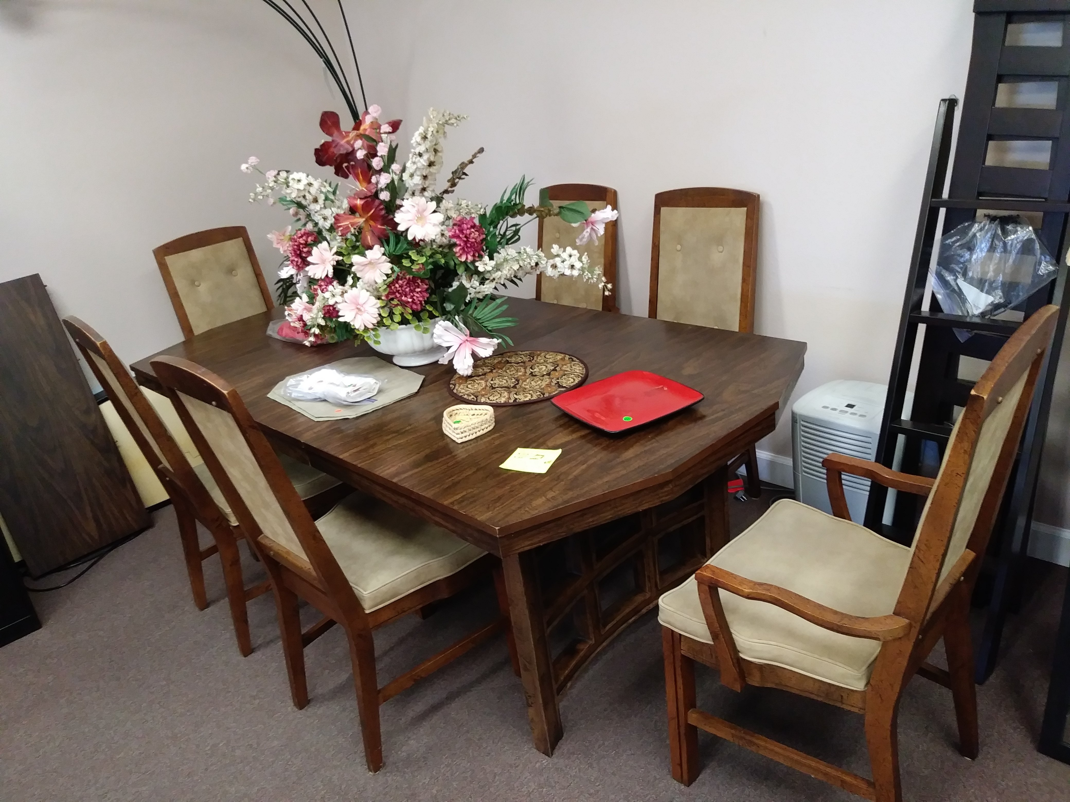 8 Foot 5 1/2" Long Wooden Dining Room Table With Removable Leaves 0006